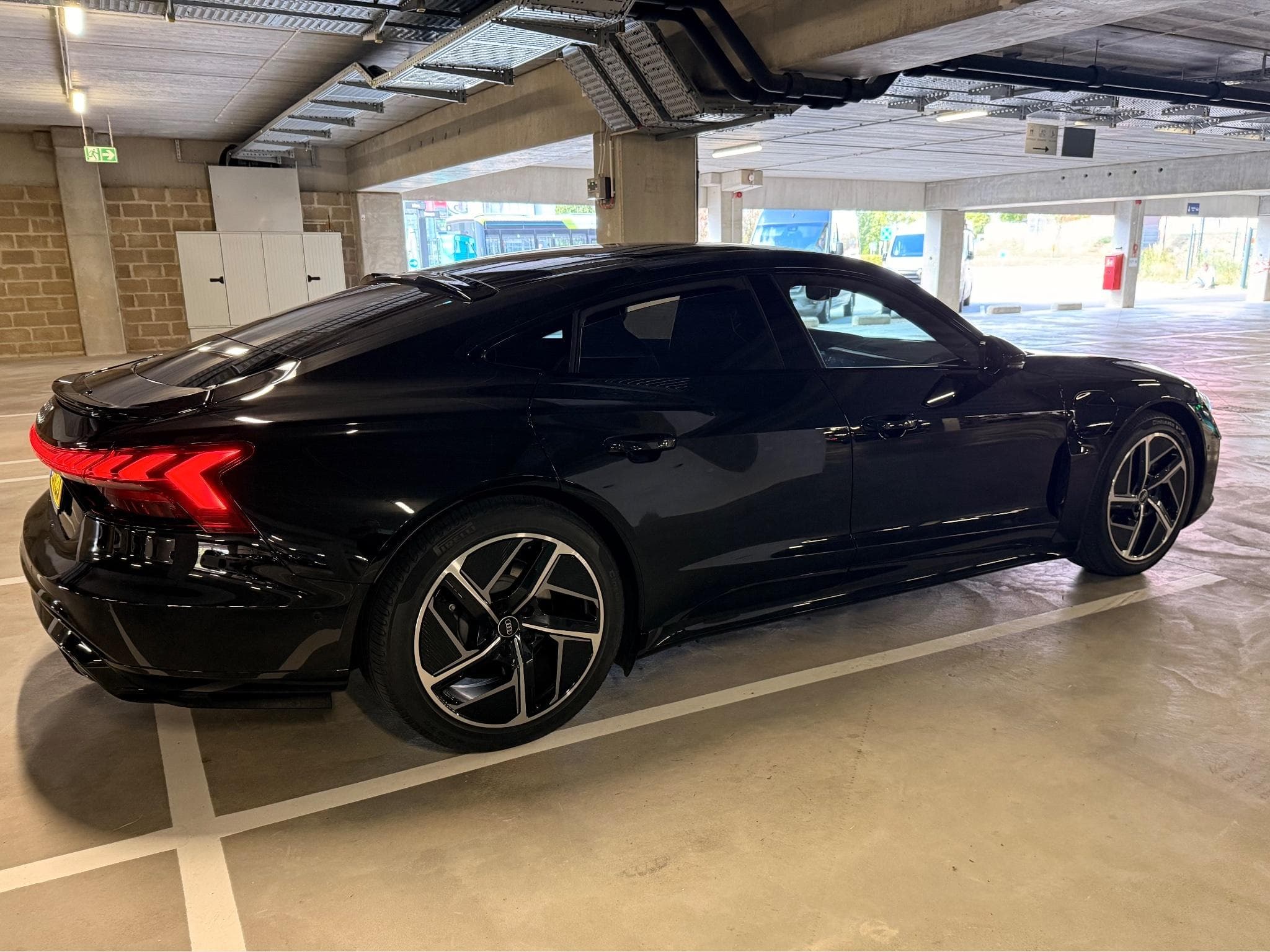 Audi e-tron GT (2022) - Photo 7