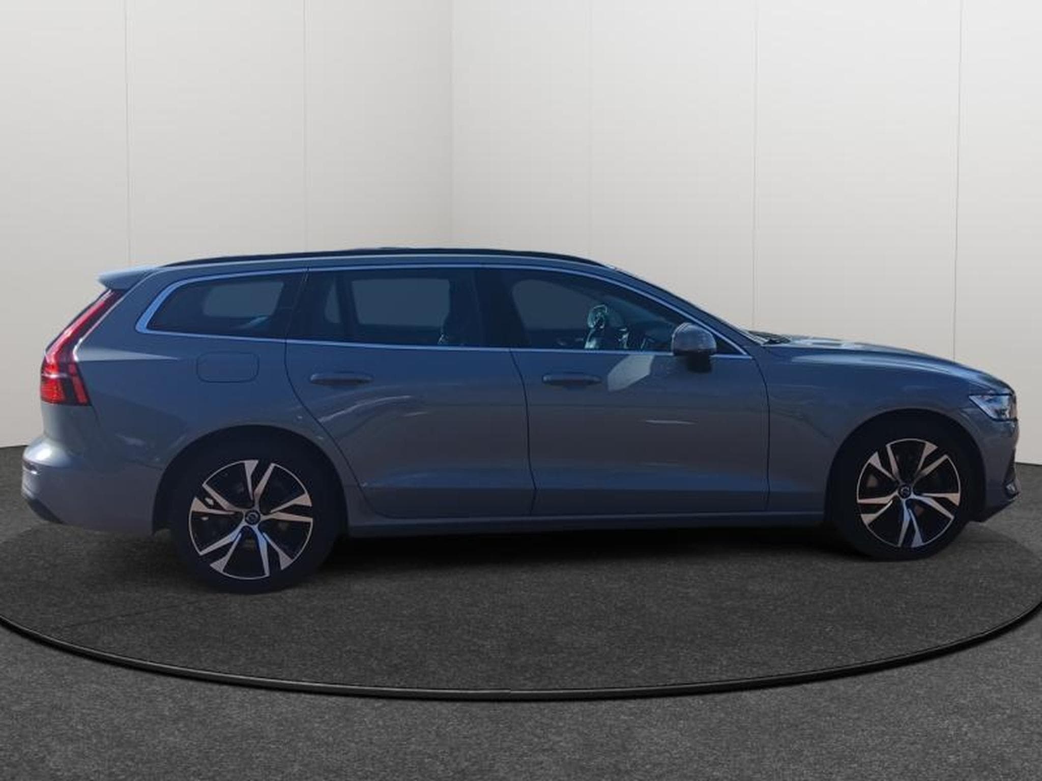 Volvo V60 B4 Core Mild Hybride / Esence (2025) - Photo 6