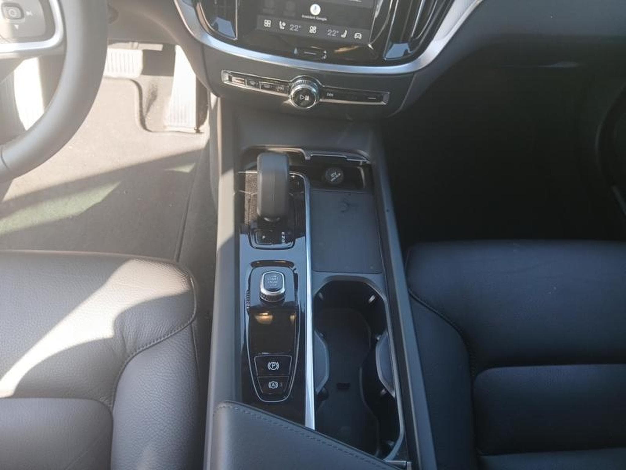 Volvo V60 B4 Core Mild Hybride / Esence (2025) - Photo 11