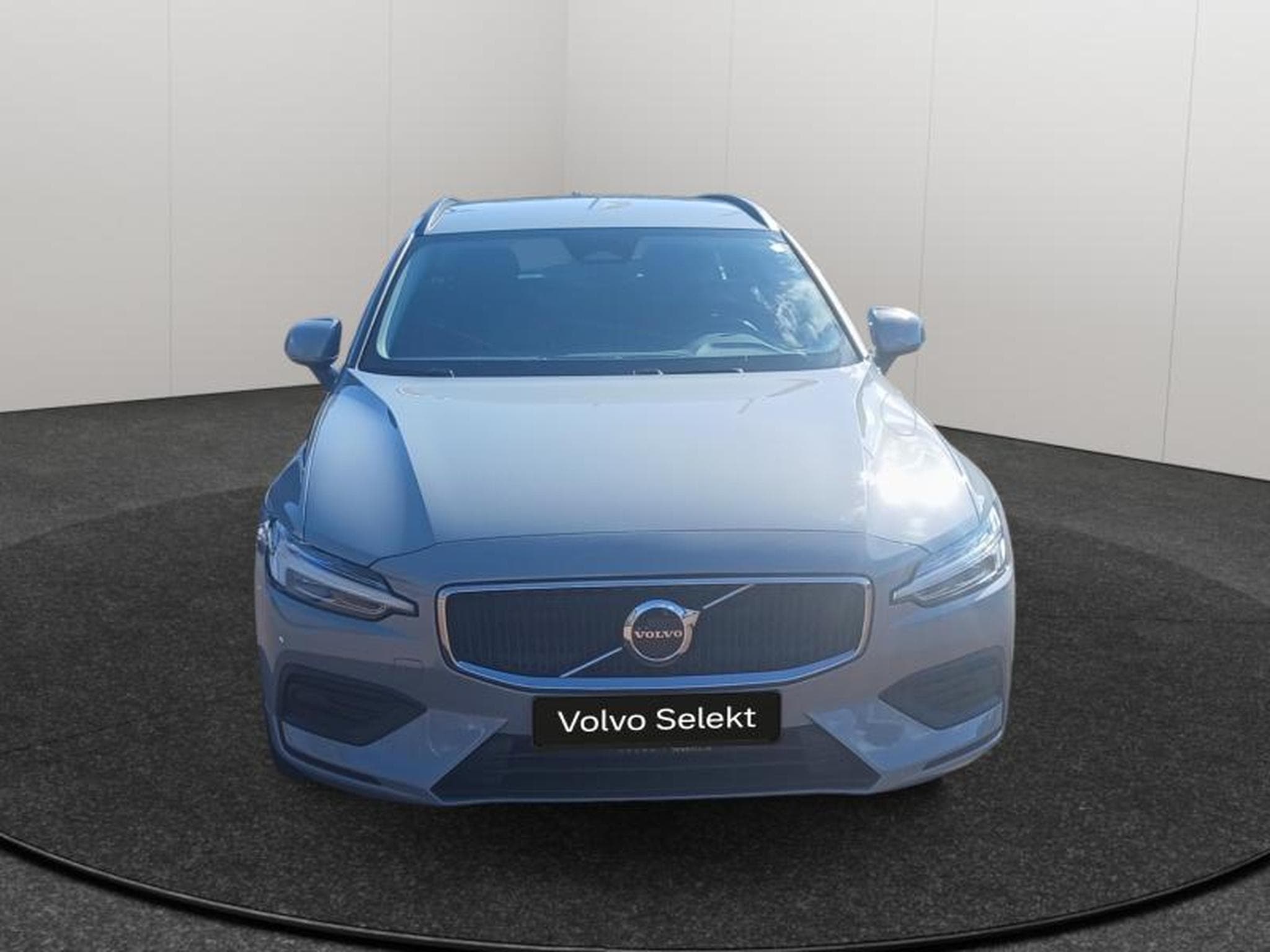 Volvo V60 B4 Core Mild Hybride / Esence (2025) - Photo 8