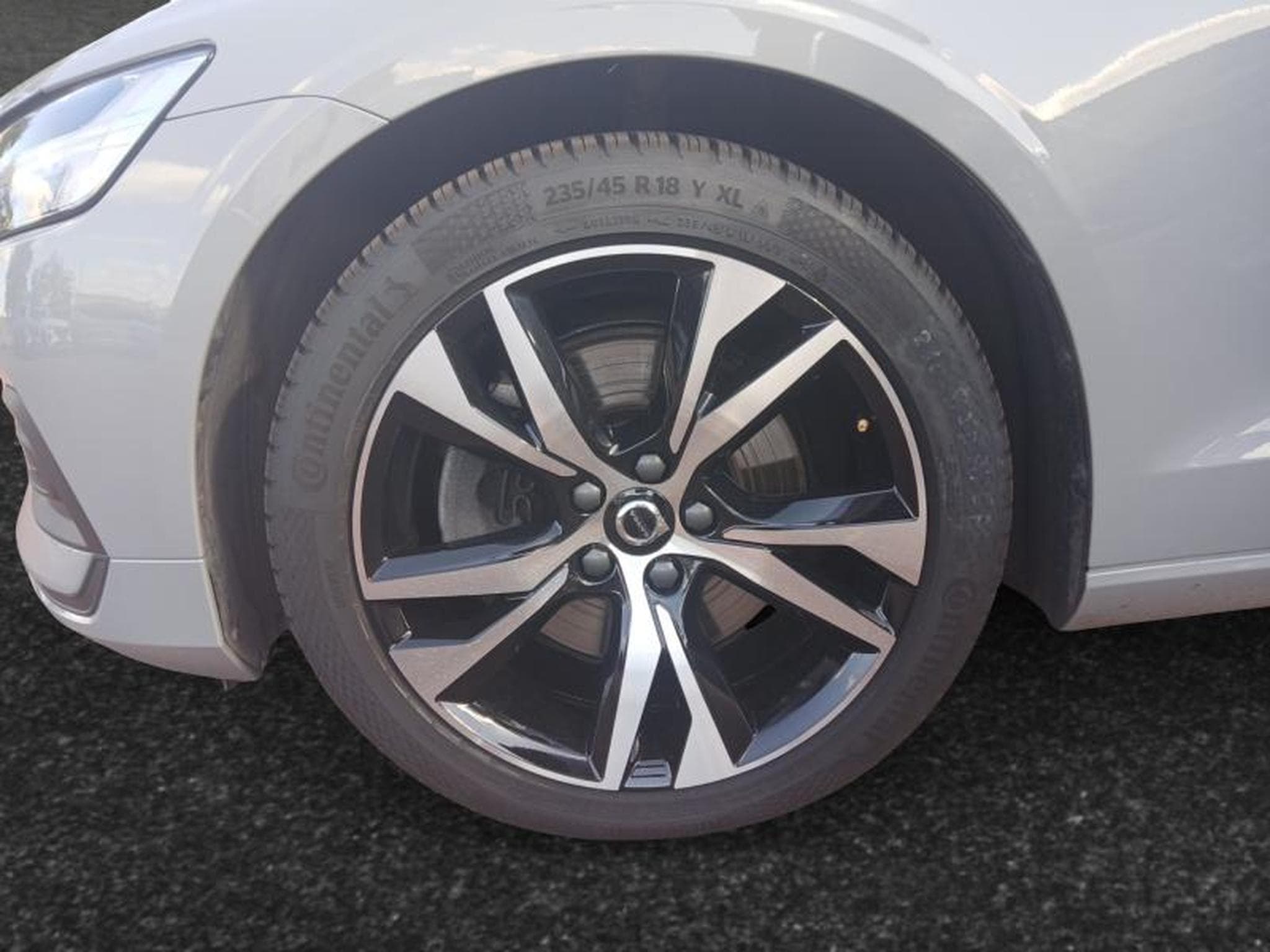 Volvo V60 B4 Core Mild Hybride / Esence (2025) - Photo 14