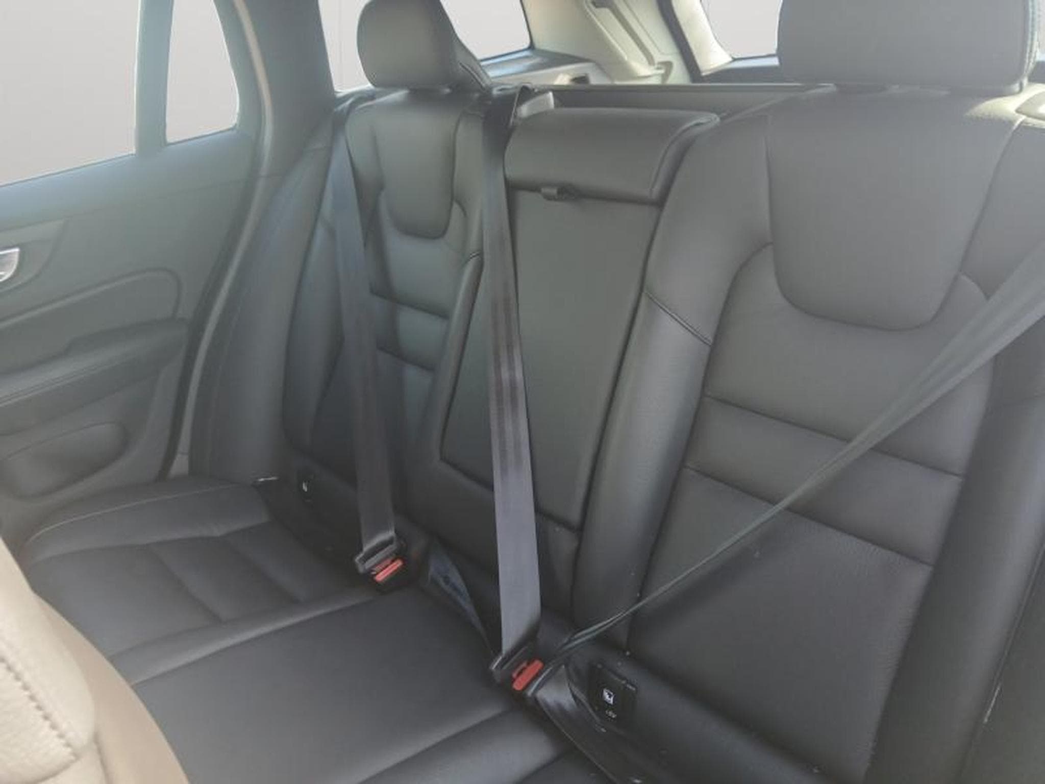 Volvo V60 B4 Core Mild Hybride / Esence (2025) - Photo 13