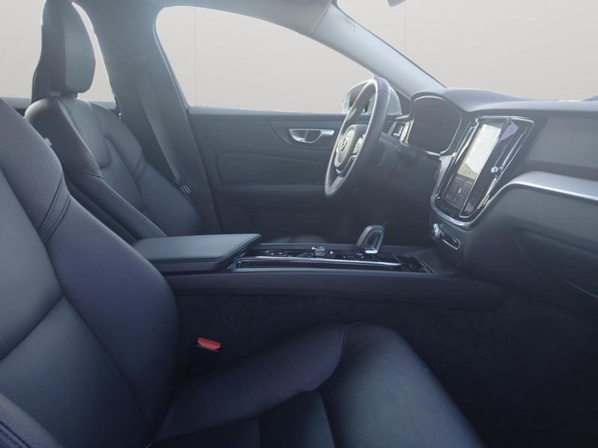 Volvo V60 B4 Core Mild Hybride / Esence (2025) - Photo 15