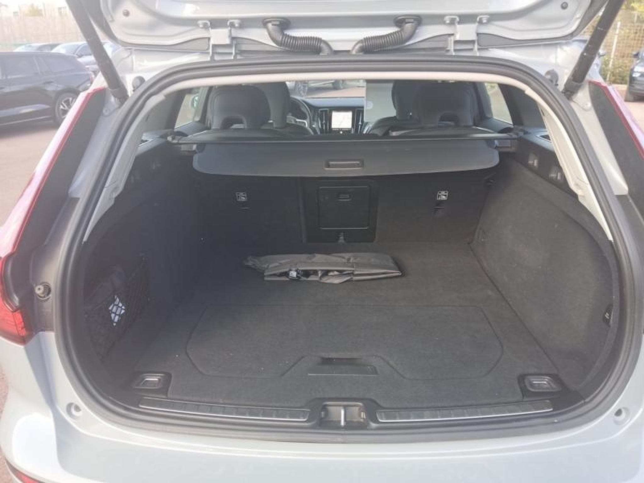 Volvo V60 B4 Core Mild Hybride / Esence (2025) - Photo 19