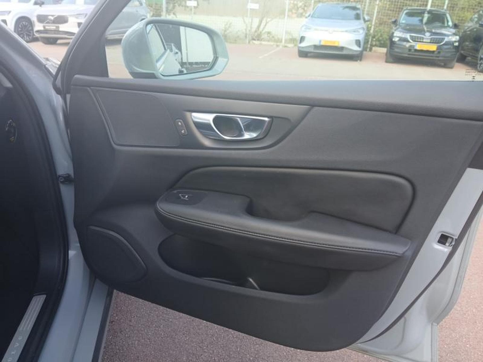 Volvo V60 B4 Core Mild Hybride / Esence (2025) - Photo 21