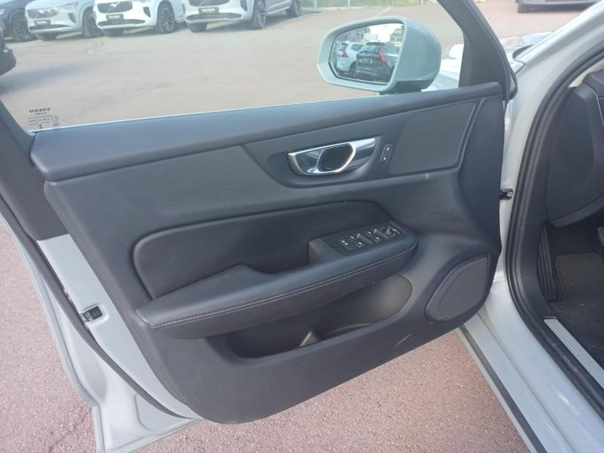 Volvo V60 B4 Core Mild Hybride / Esence (2025) - Photo 20