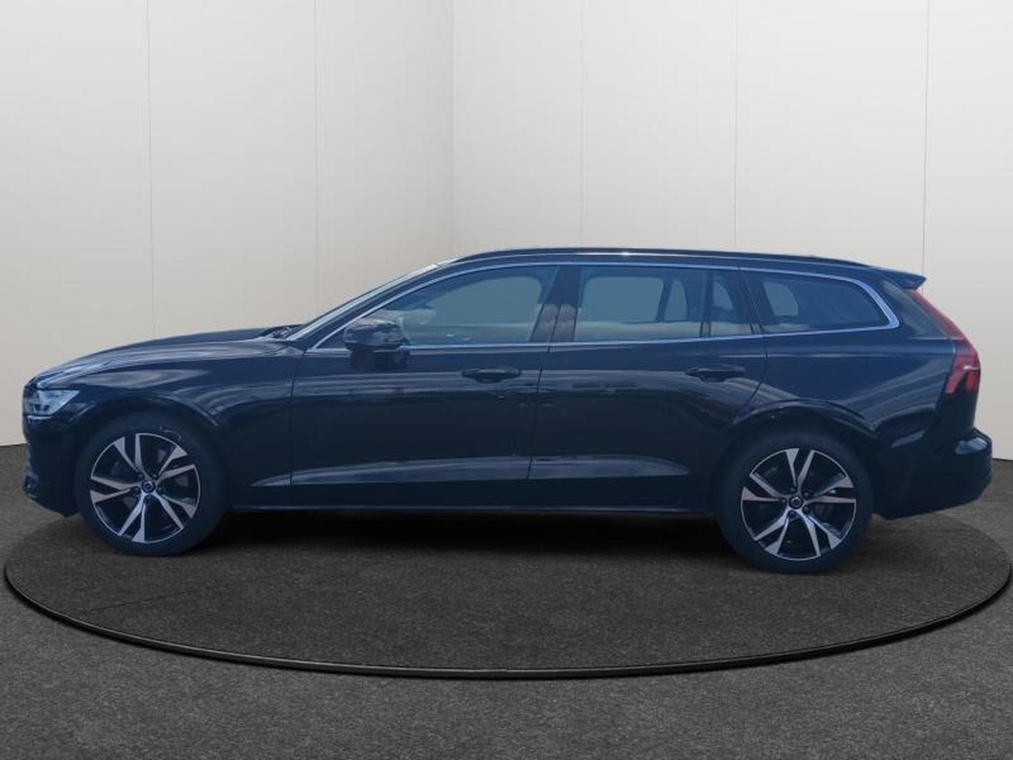 Volvo V60 B4 Core Mild Hybrid / Essence (2025) - Photo 2