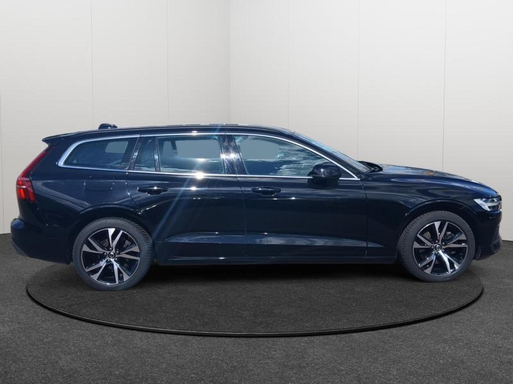 Volvo V60 B4 Core Mild Hybrid / Essence (2025) - Photo 6