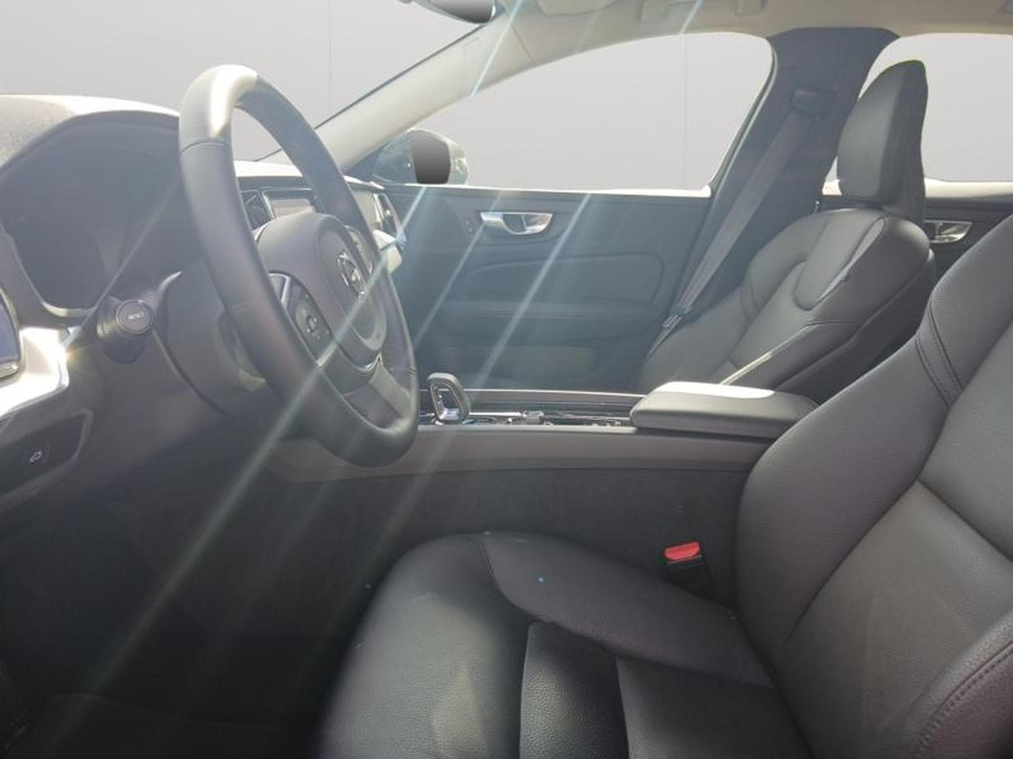 Volvo V60 B4 Core Mild Hybrid / Essence (2025) - Photo 9