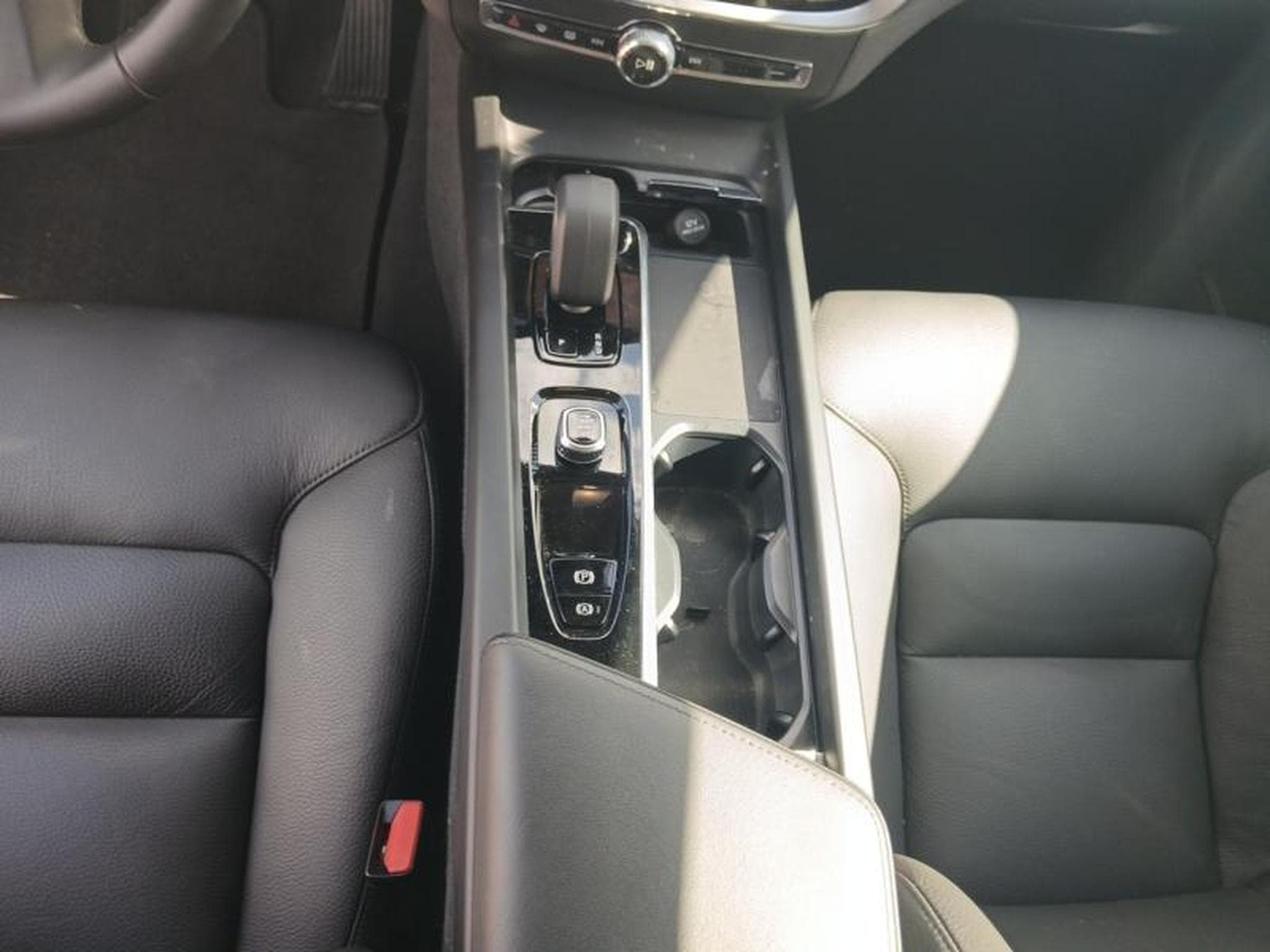 Volvo V60 B4 Core Mild Hybrid / Essence (2025) - Photo 11
