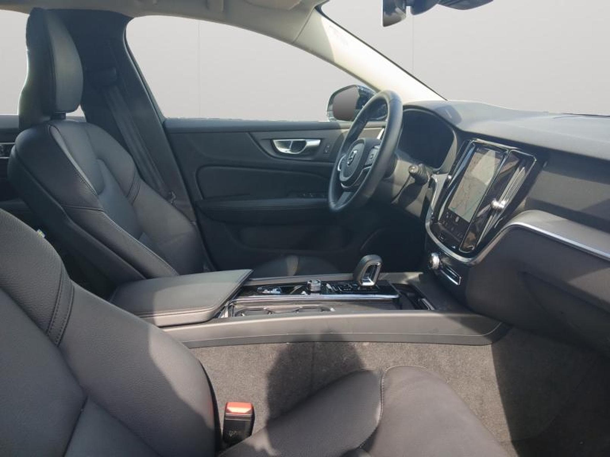 Volvo V60 B4 Core Mild Hybrid / Essence (2025) - Photo 15
