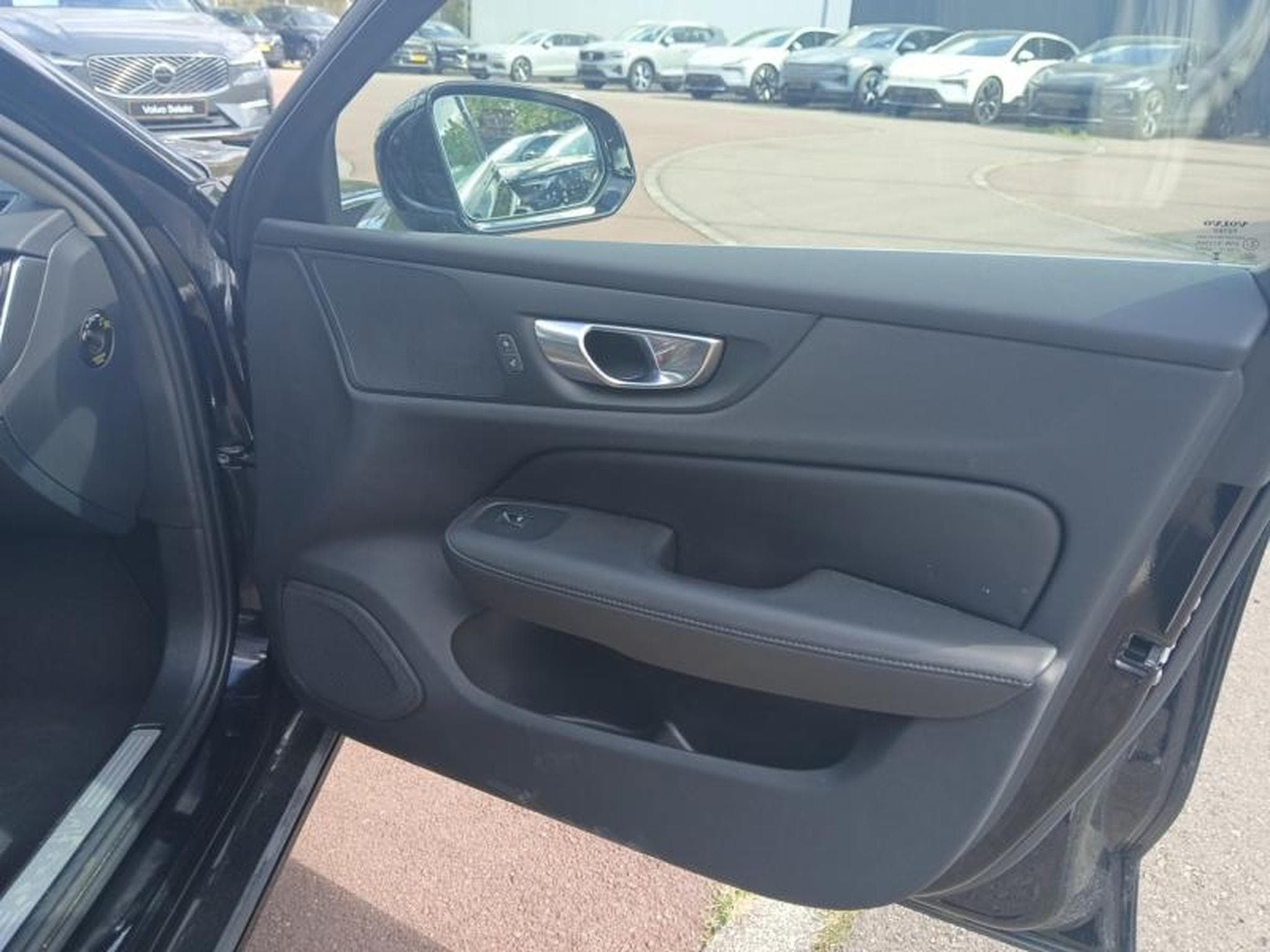 Volvo V60 B4 Core Mild Hybrid / Essence (2025) - Photo 21