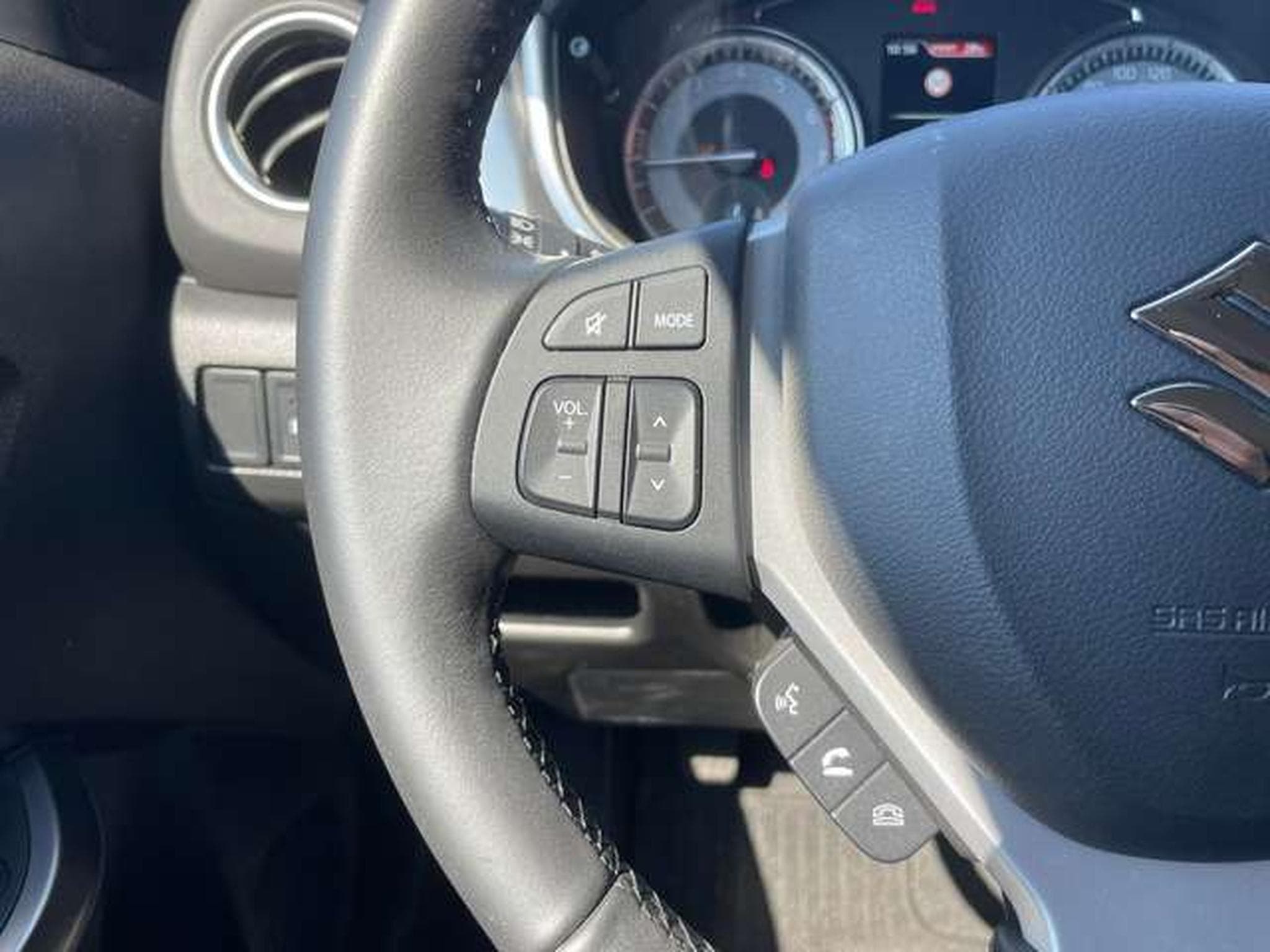 Suzuki Vitara 1.4 4x4 Hybride GARANTIE JUSQU'A 03/2030 (2023) - Photo 13