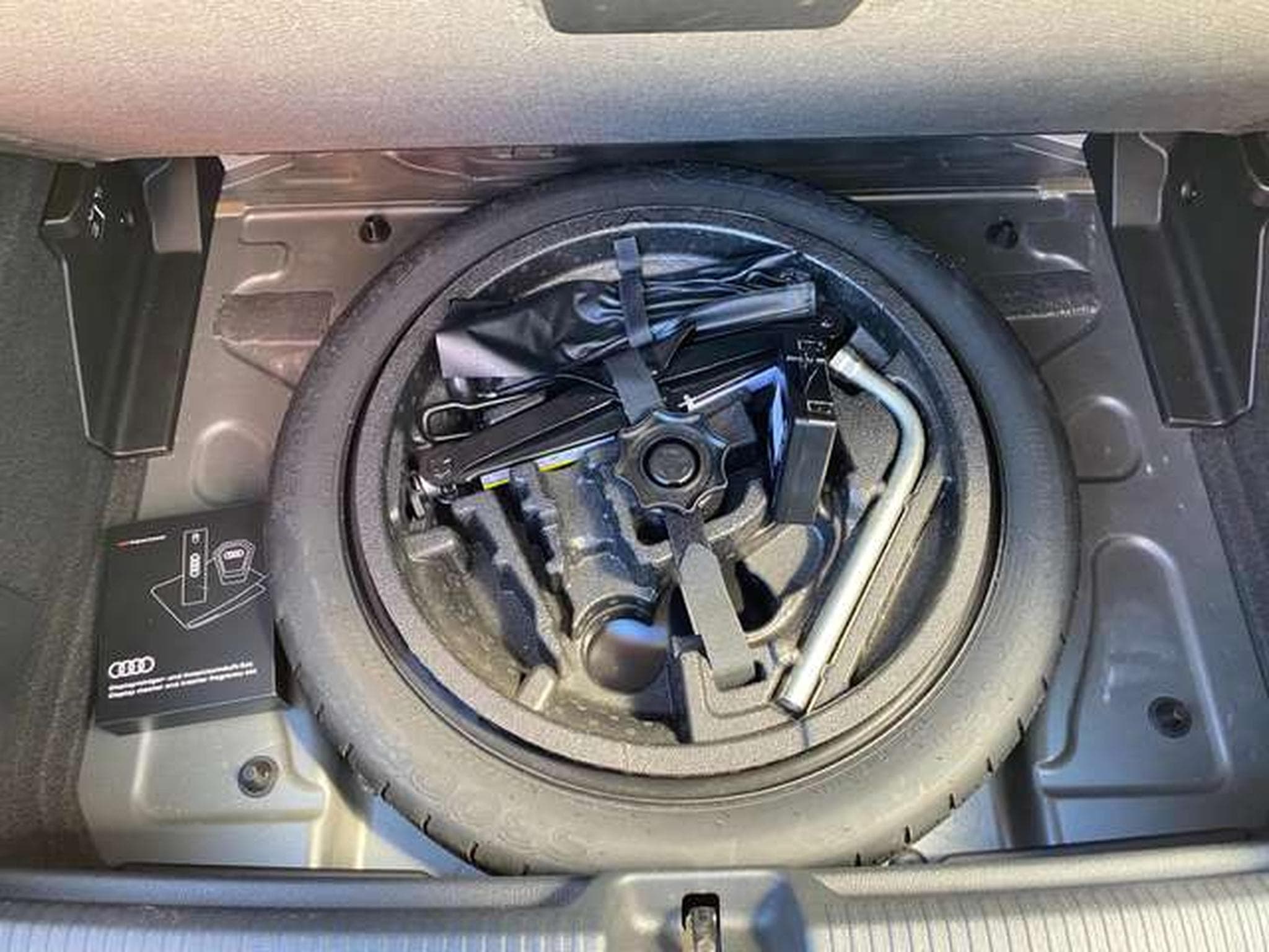 Audi SQ2 SQ2 TFSI quattro S tronic (2020) - Foto 19