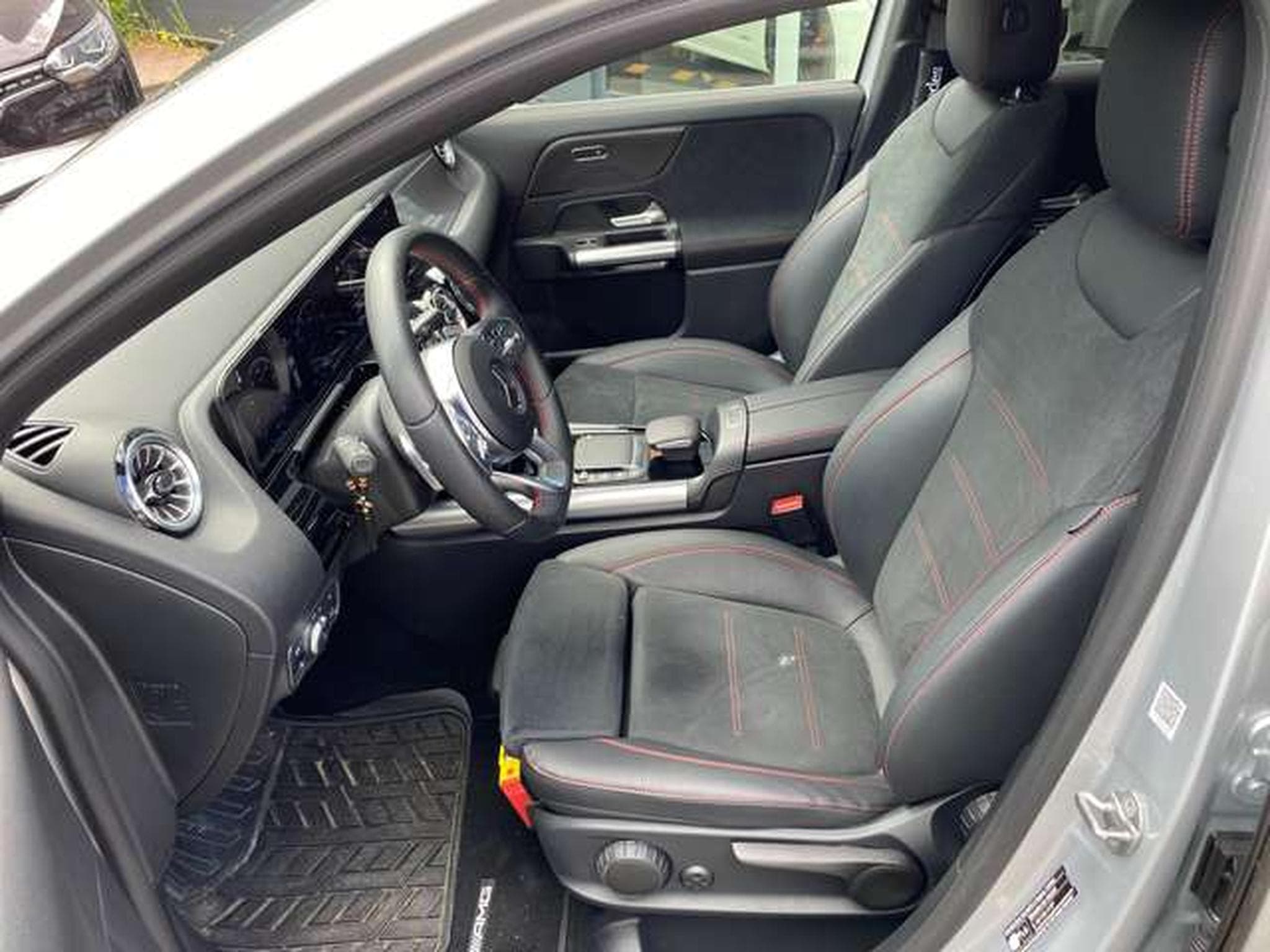 Mercedes GLA 200 4Matic 8GDCT AMG Line jusqu'à 48 mois garantie (2022) - Foto 8