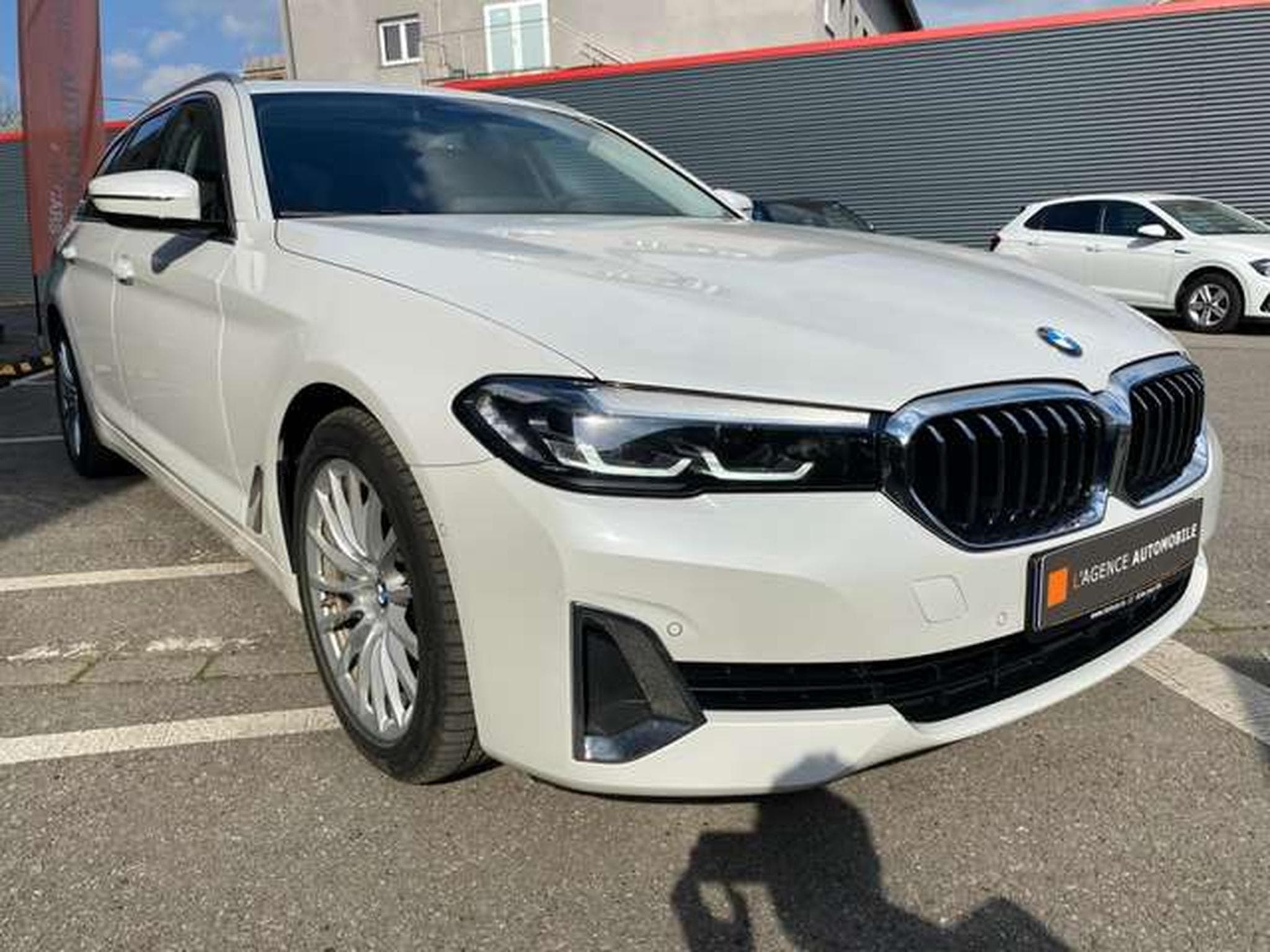 BMW 530 530d Touring LuxuryLine jusqu'à 48mois garantie (2023) - Foto 4