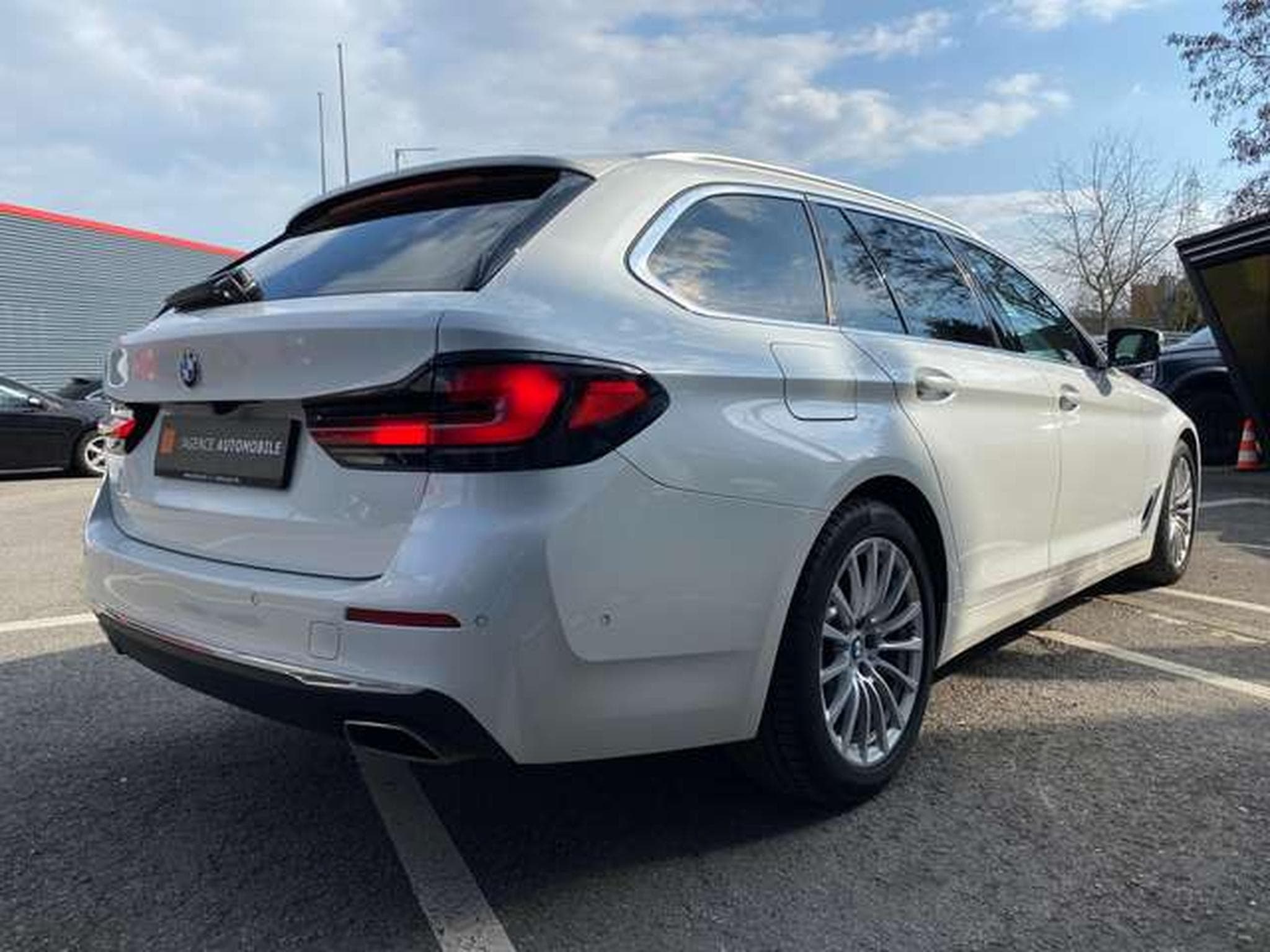 BMW 530 530d Touring LuxuryLine jusqu'à 48mois garantie (2023) - Foto 5