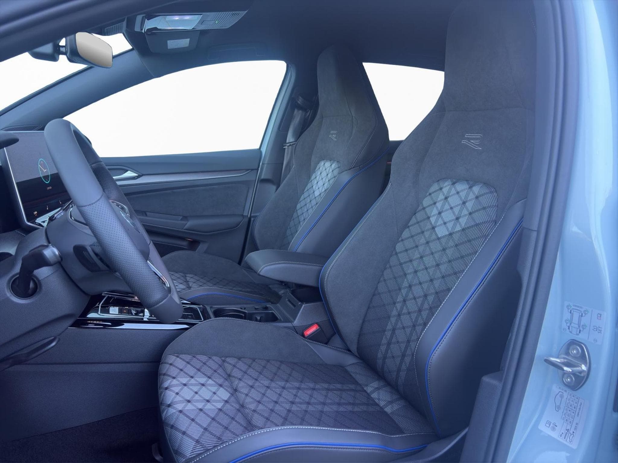 VW Golf R-Line (2026) - Photo 9