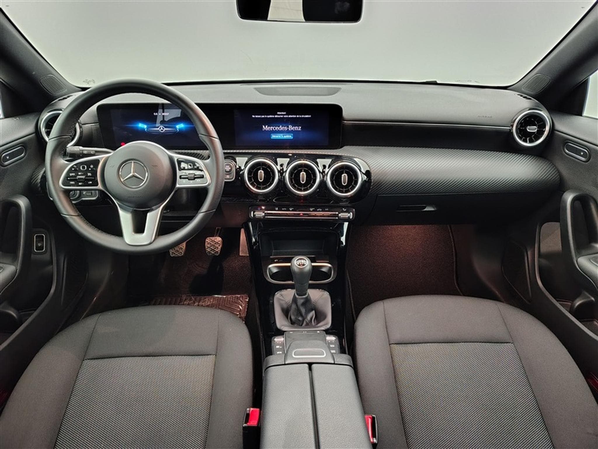 Mercedes CLA 180 180d Business Solution NAVI/FULL LED/JA16/PDC AV AR (2021) - Photo 8