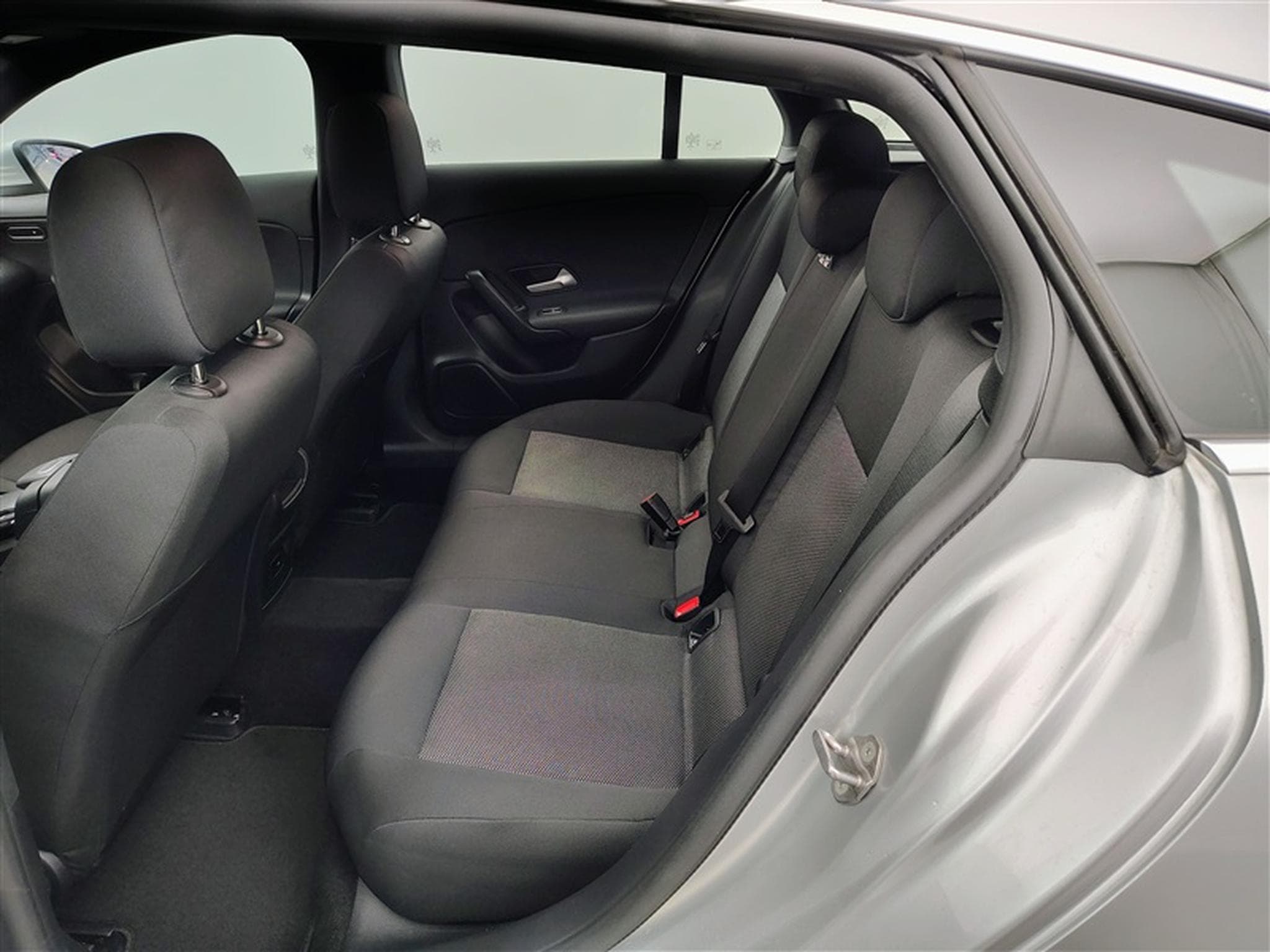 Mercedes CLA 180 180d Business Solution NAVI/FULL LED/JA16/PDC AV AR (2021) - Photo 13