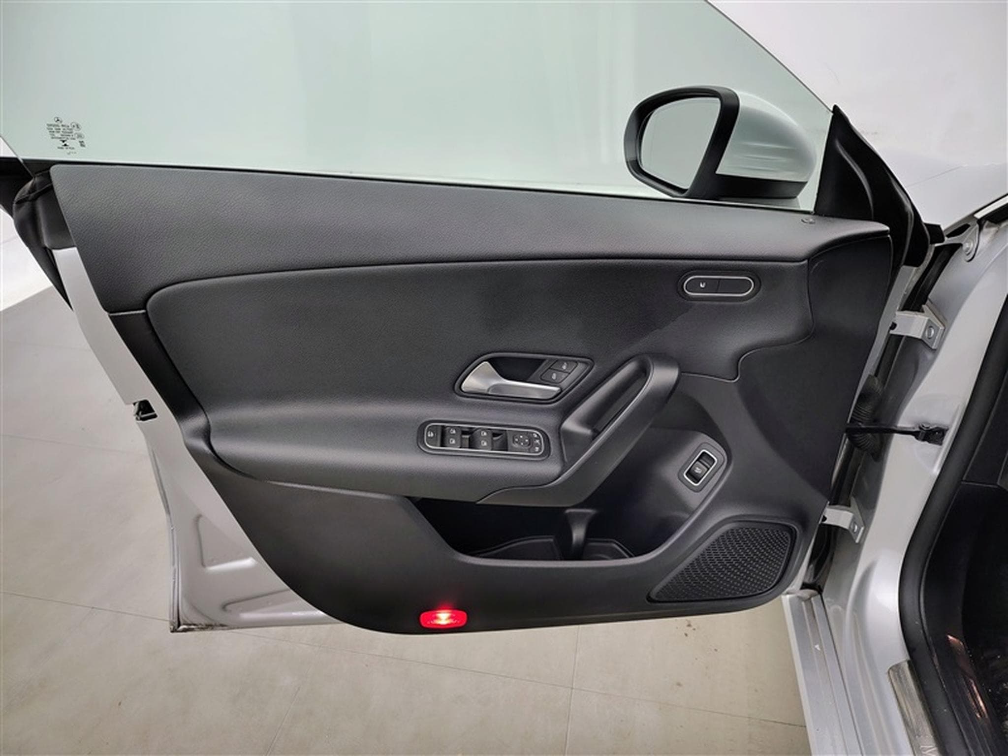 Mercedes CLA 180 180d Business Solution NAVI/FULL LED/JA16/PDC AV AR (2021) - Photo 17
