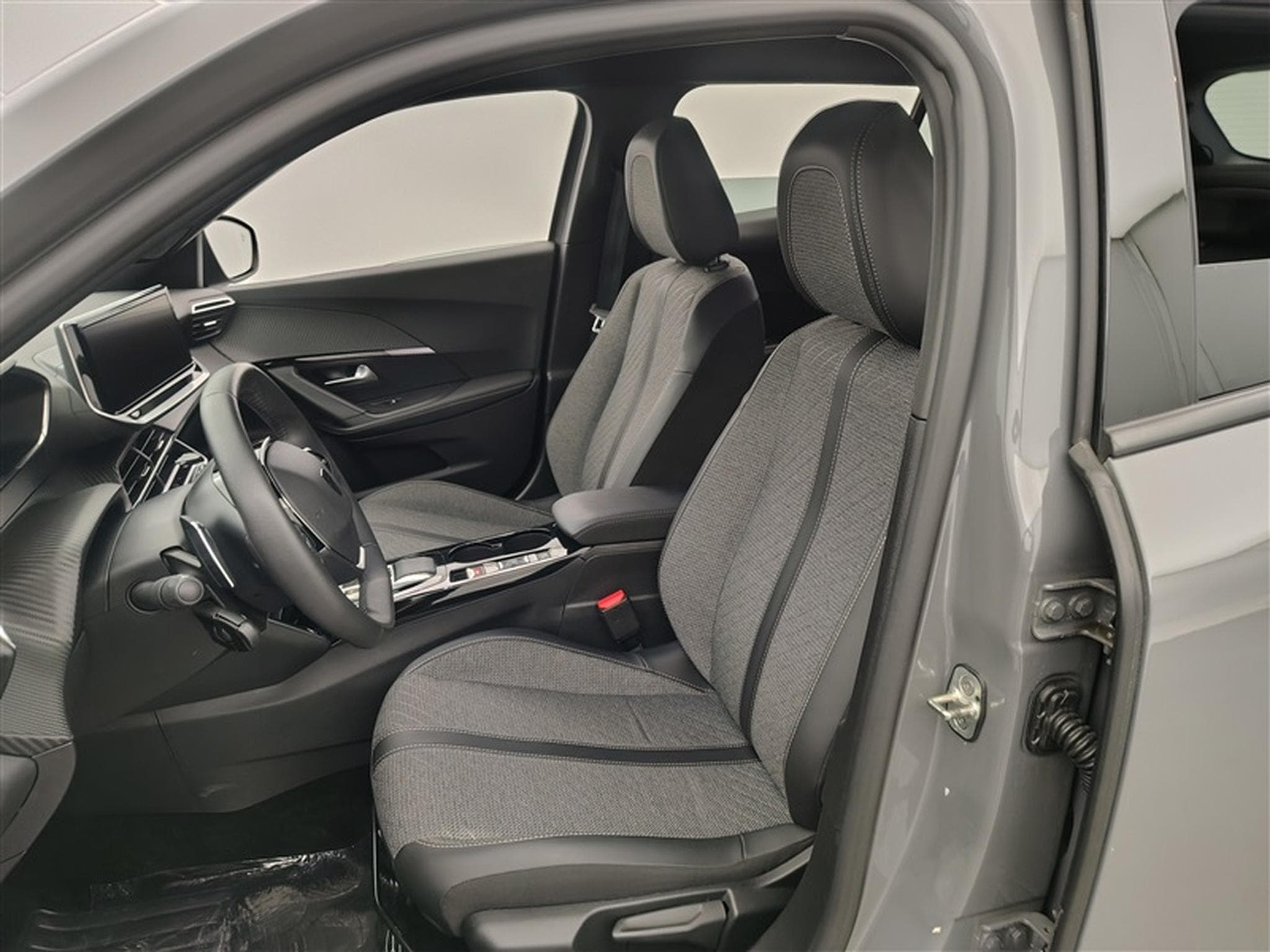 Peugeot 2008 1.2 PureTech 130Cv EAT8 Allure NAVI / CARPLAY / S-CUIR (2024) - Foto 7