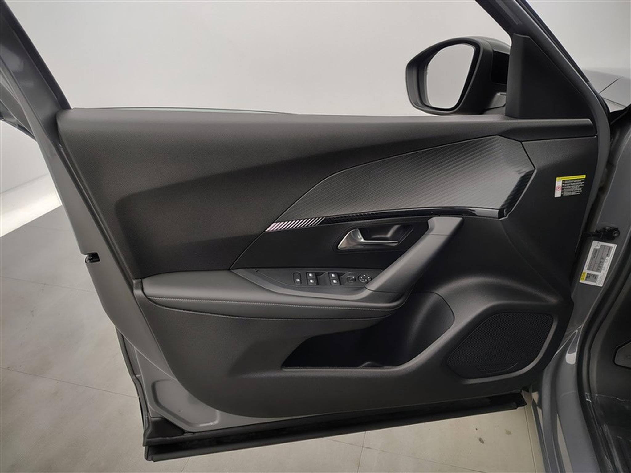 Peugeot 2008 1.2 PureTech 130Cv EAT8 Allure NAVI / CARPLAY / S-CUIR (2024) - Foto 17