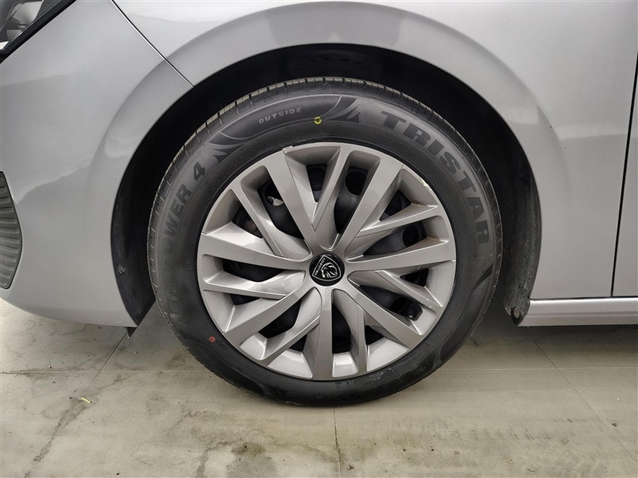 Peugeot 308 1.2 PureTech110cv  Active Pack NAVI / FULL LED / PDC AR (2022) - Photo 6