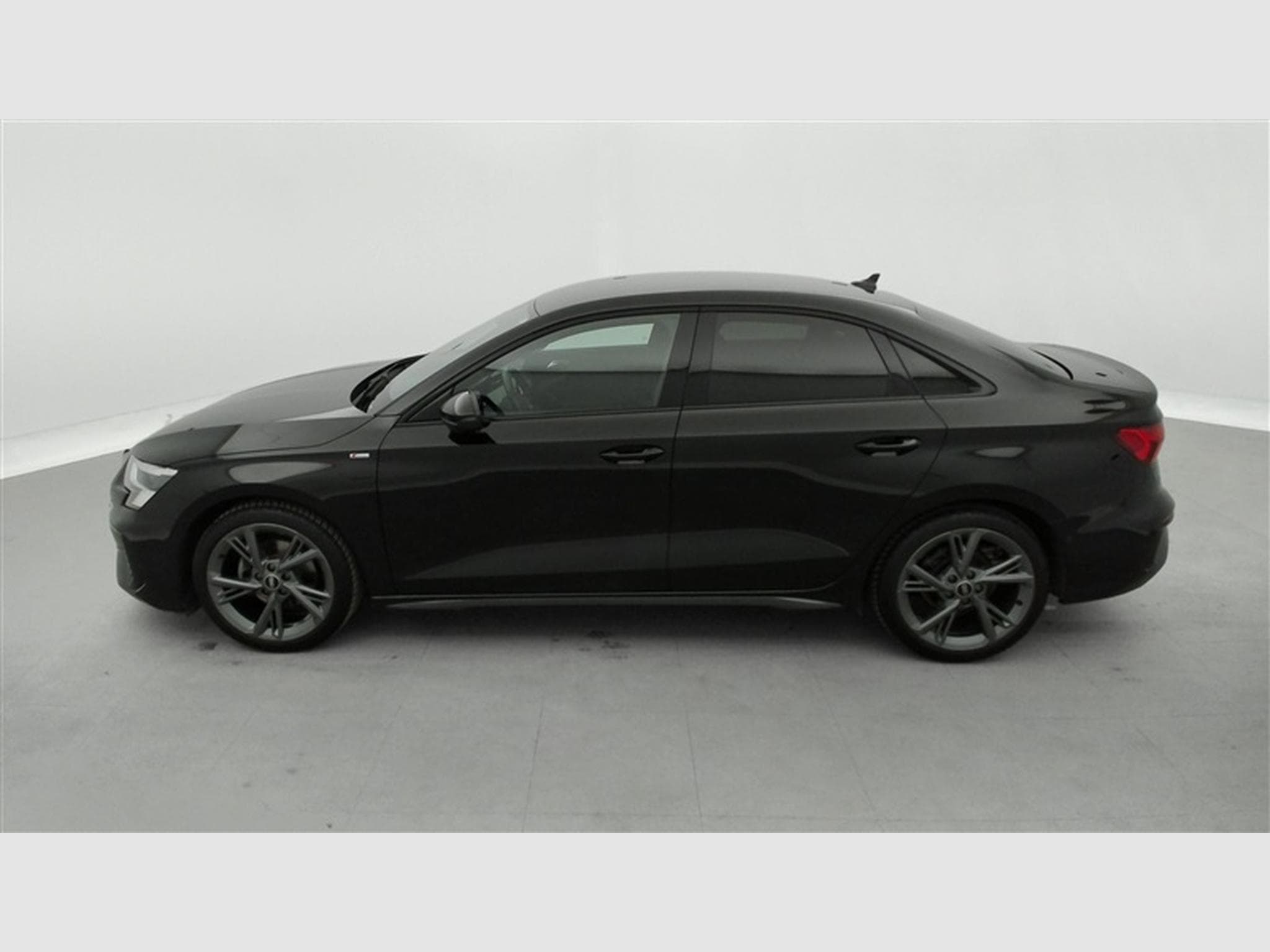Audi A3 30 TFSI S-Line S tronic  Cuir / Navi Cockpit / Led (2023) - Foto 3