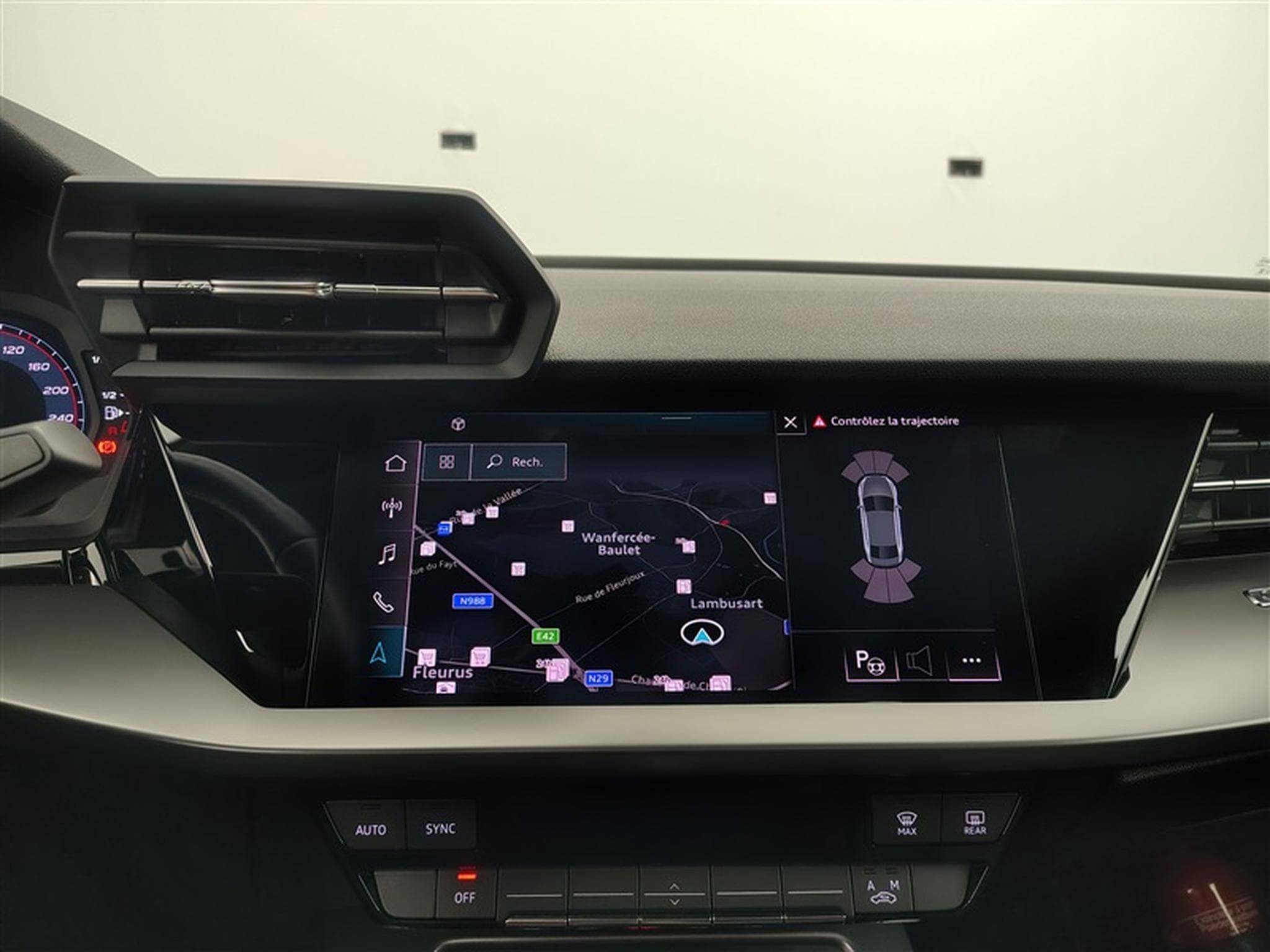 Audi A3 30 TFSI S-Line S tronic  Cuir / Navi Cockpit / Led (2023) - Foto 17