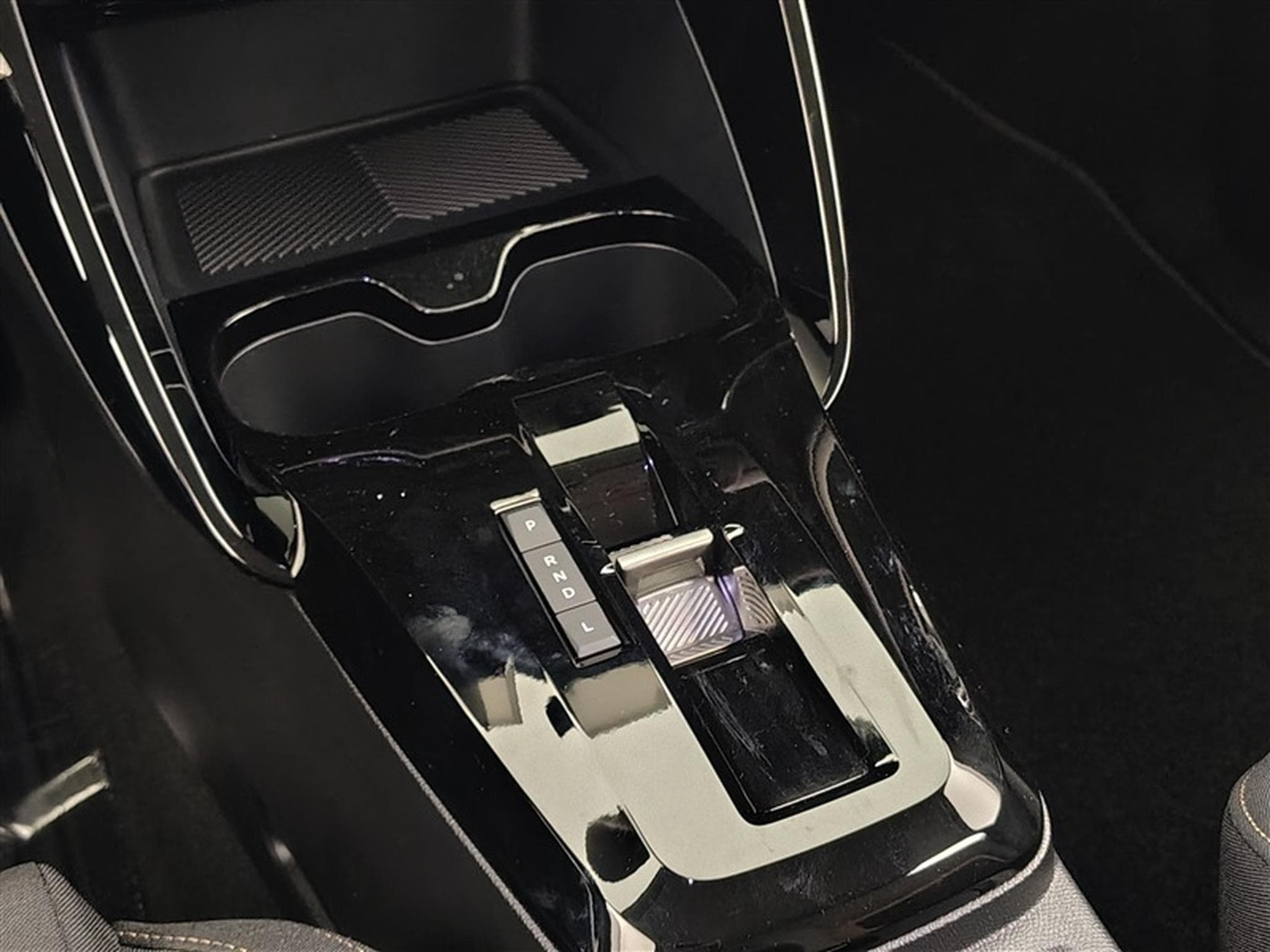 Citroën C3 Aircross 1.2 Hybrid 145cv e-DCS6 Plus CARPLAY / CAMERA / PDC AV+AR (2026) - Photo 12