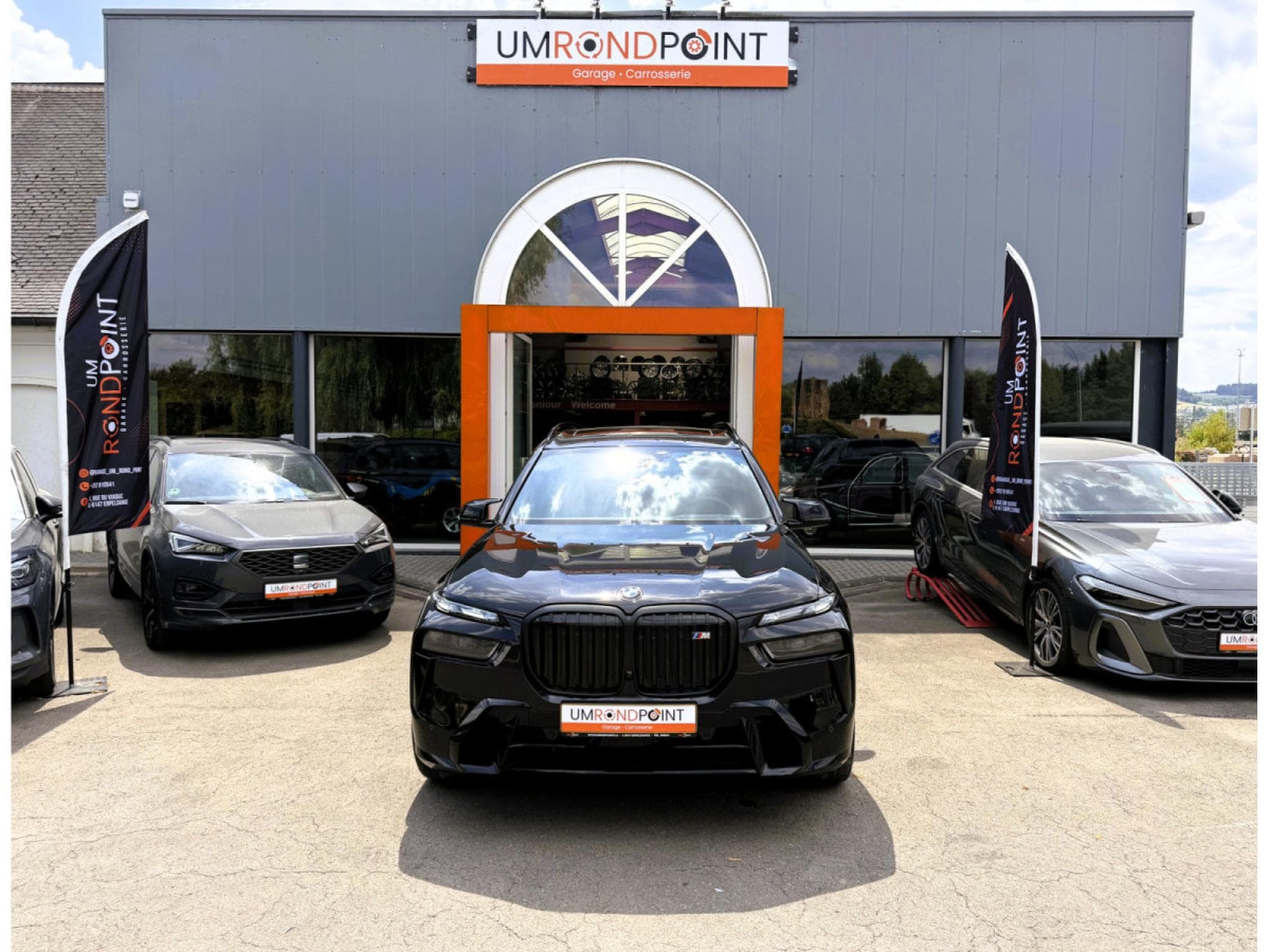 BMW X7 M60i FULL SKY LOUNGE, B&W, 23" PPF, KRISTALL ICONIC GLOW (2025) - Foto 2