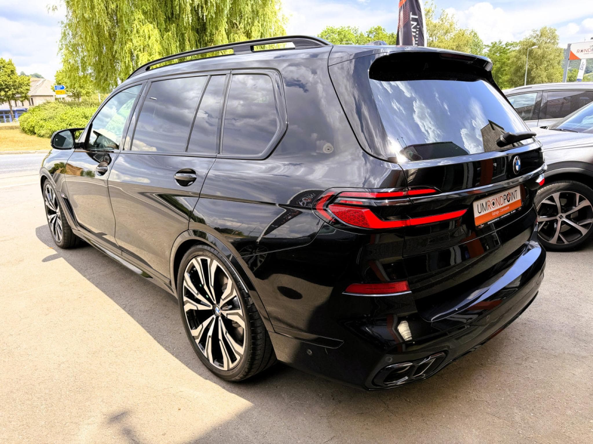 BMW X7 M60i FULL SKY LOUNGE, B&W, 23" PPF, KRISTALL ICONIC GLOW (2025) - Foto 6