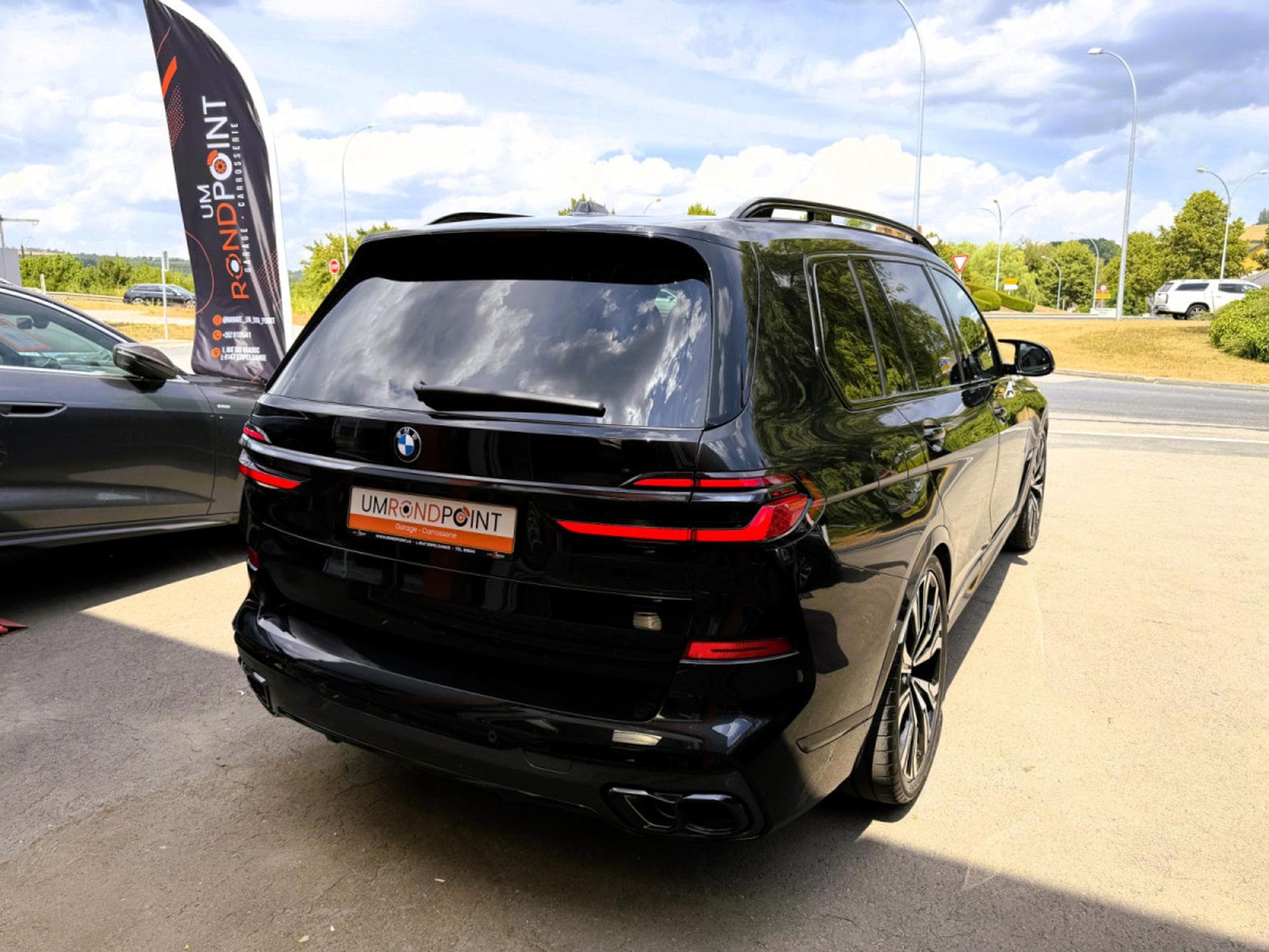 BMW X7 M60i FULL SKY LOUNGE, B&W, 23" PPF, KRISTALL ICONIC GLOW (2025) - Foto 8