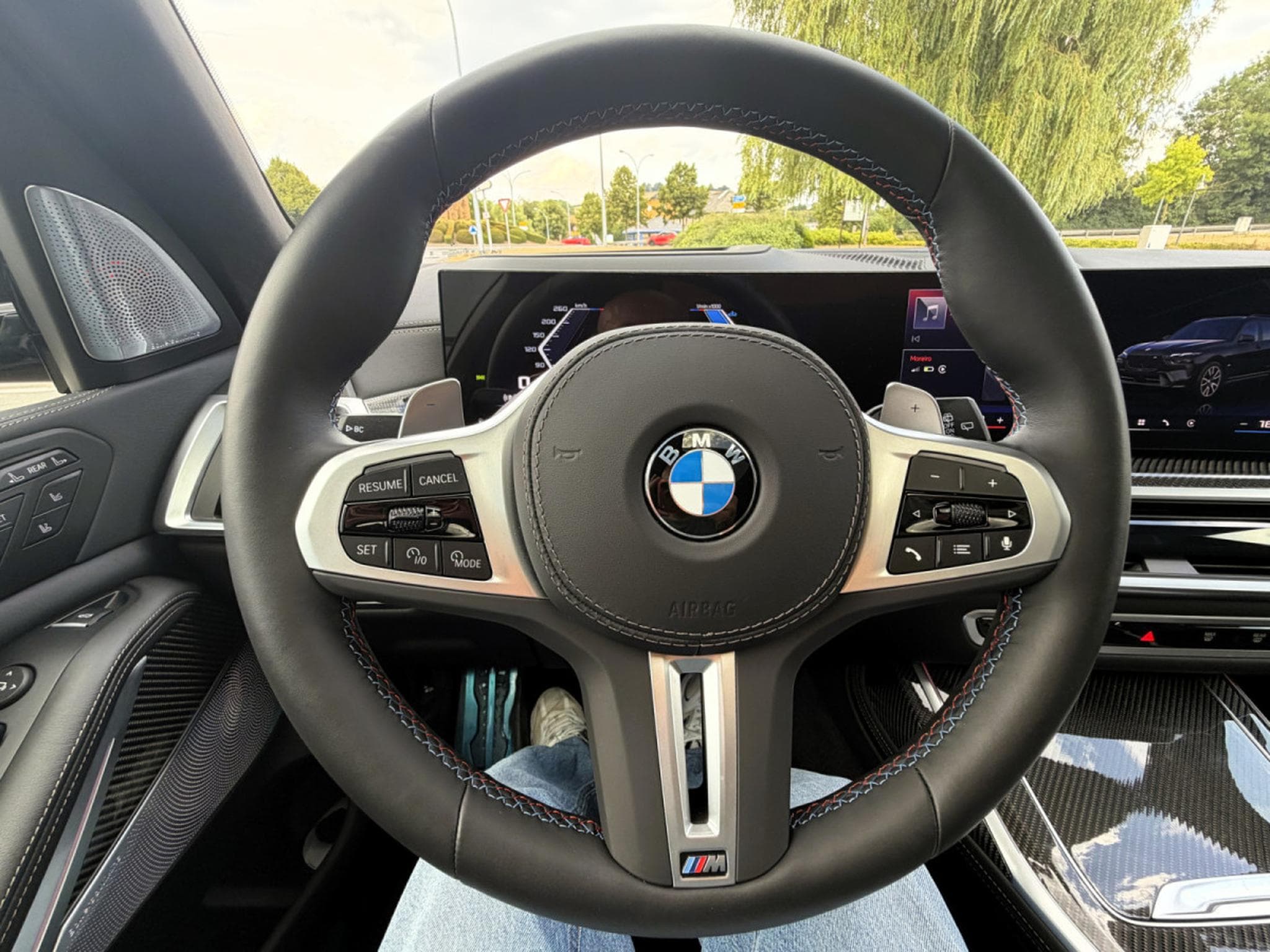 BMW X7 M60i FULL SKY LOUNGE, B&W, 23" PPF, KRISTALL ICONIC GLOW (2025) - Foto 18
