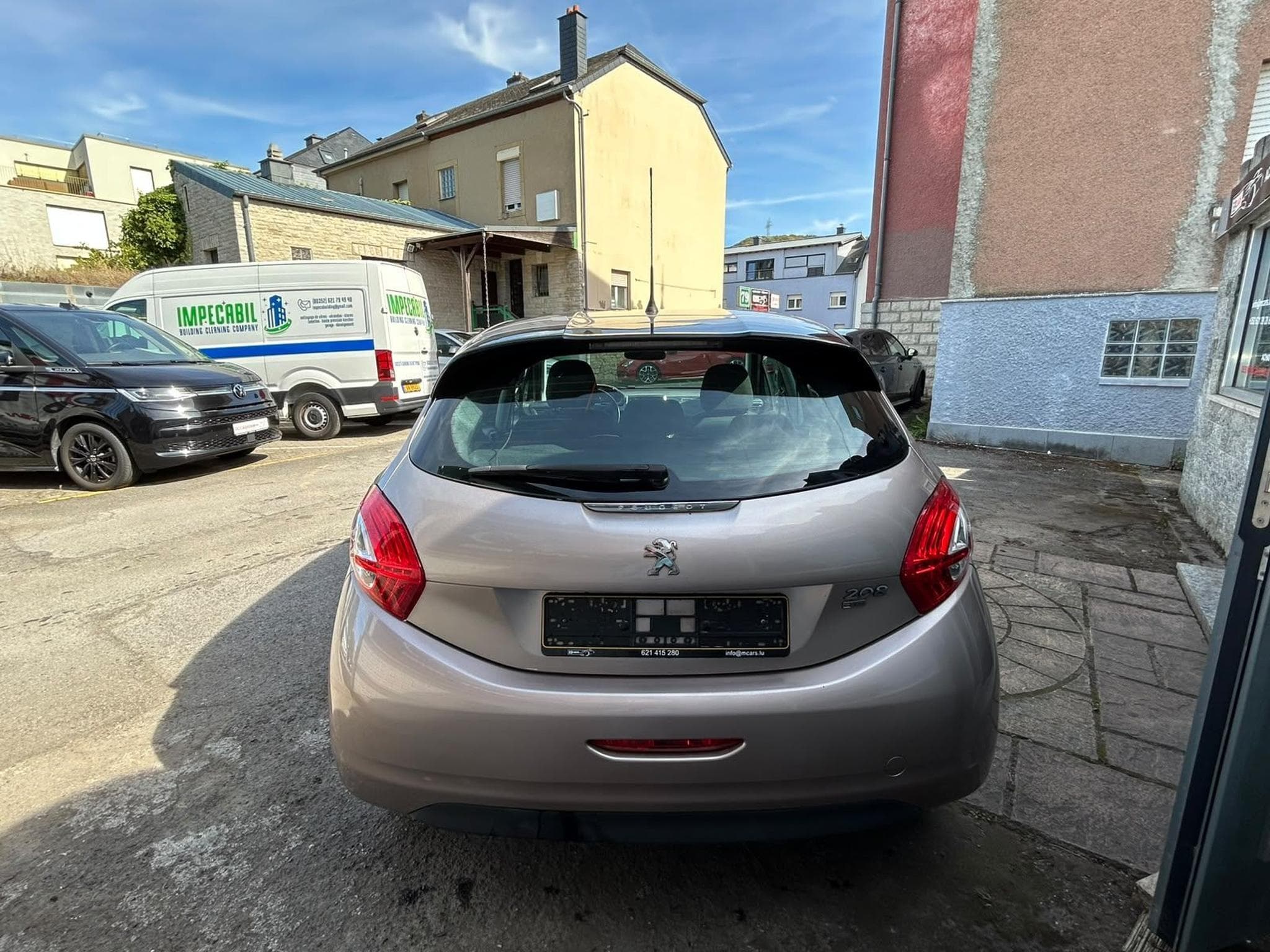 Peugeot 208 1.2 AUTOMATIQUE 5 PORTES (2014) - Photo 5