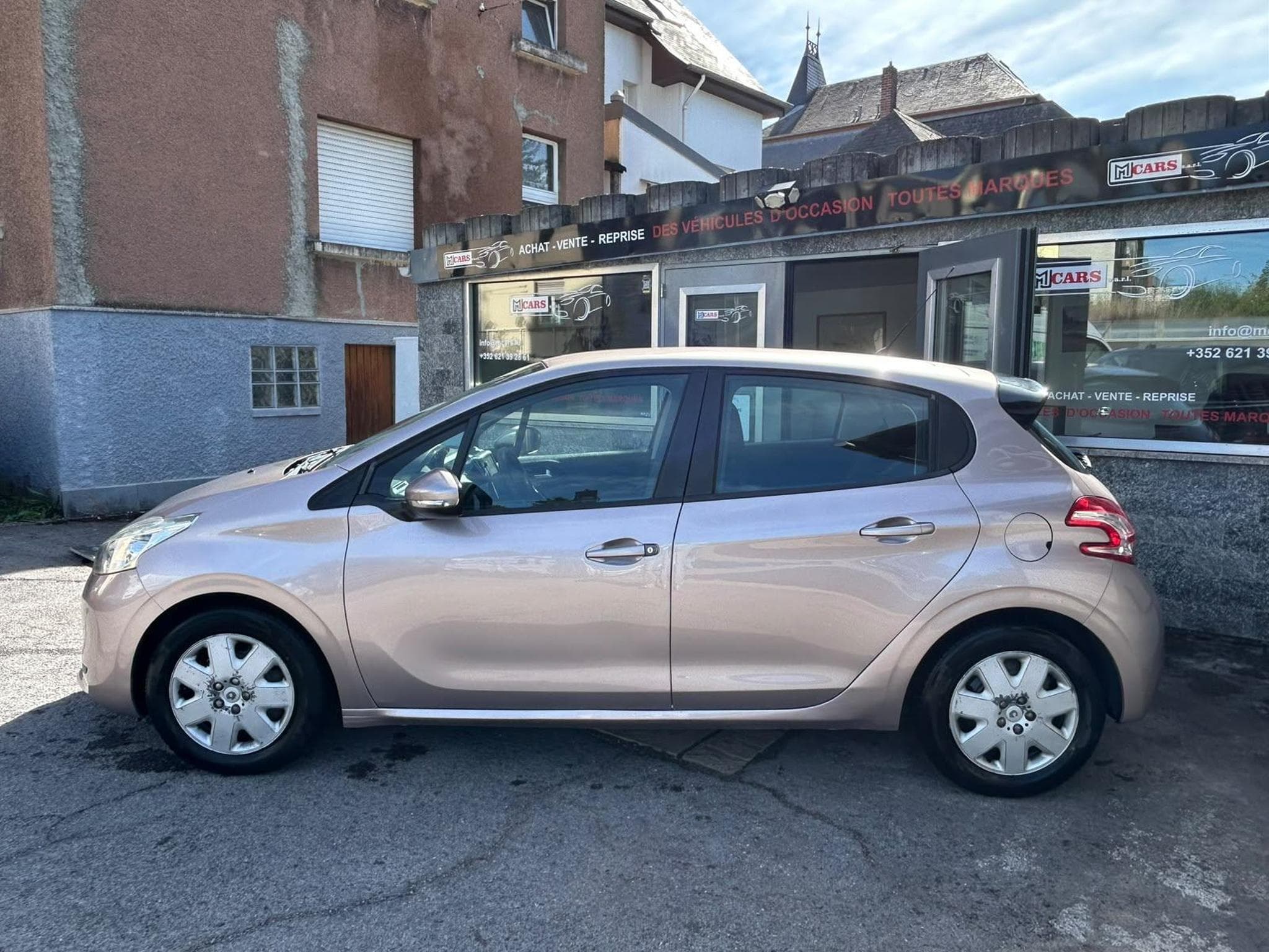 Peugeot 208 1.2 AUTOMATIQUE 5 PORTES (2014) - Photo 4