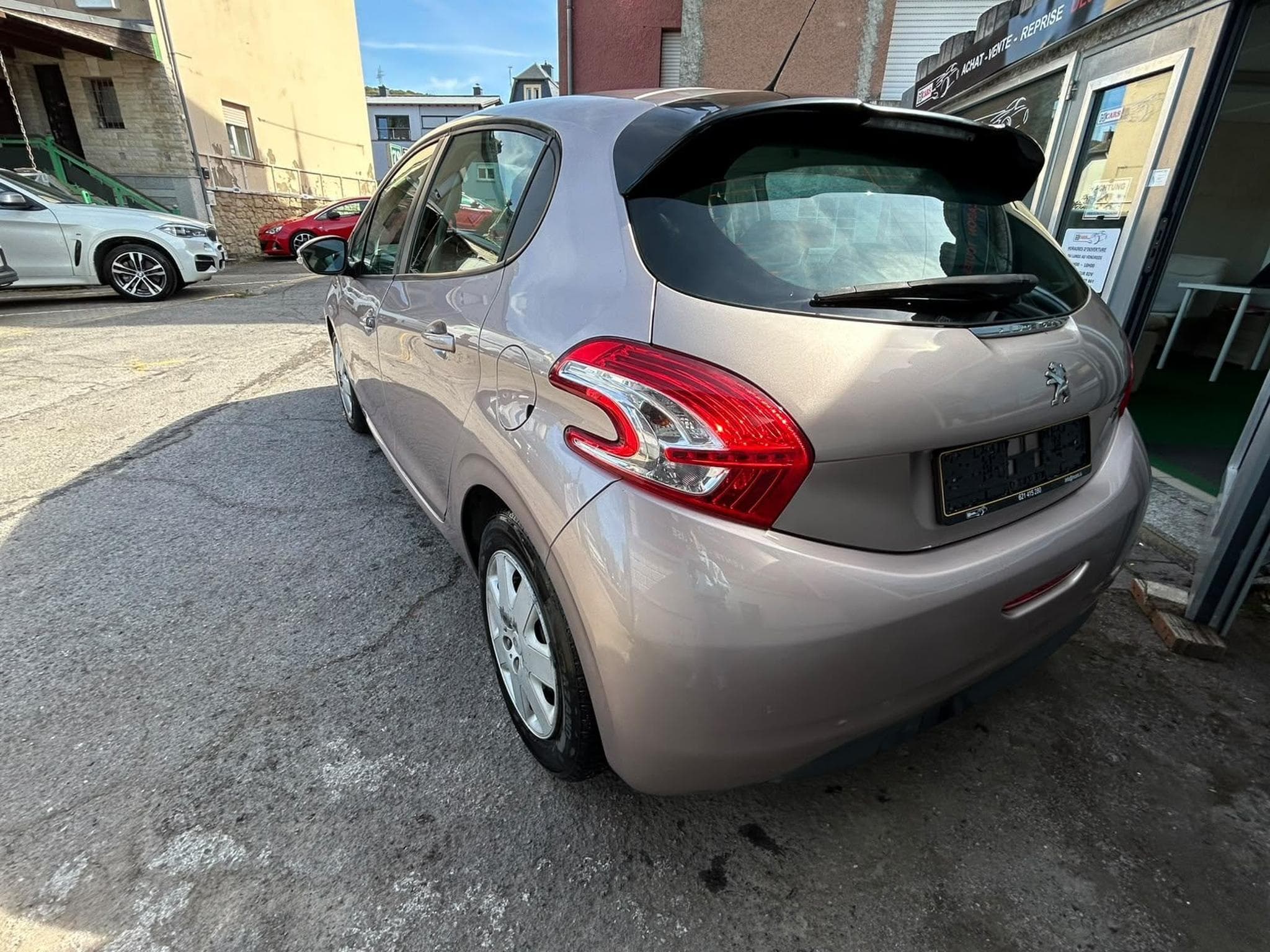 Peugeot 208 1.2 AUTOMATIQUE 5 PORTES (2014) - Photo 3