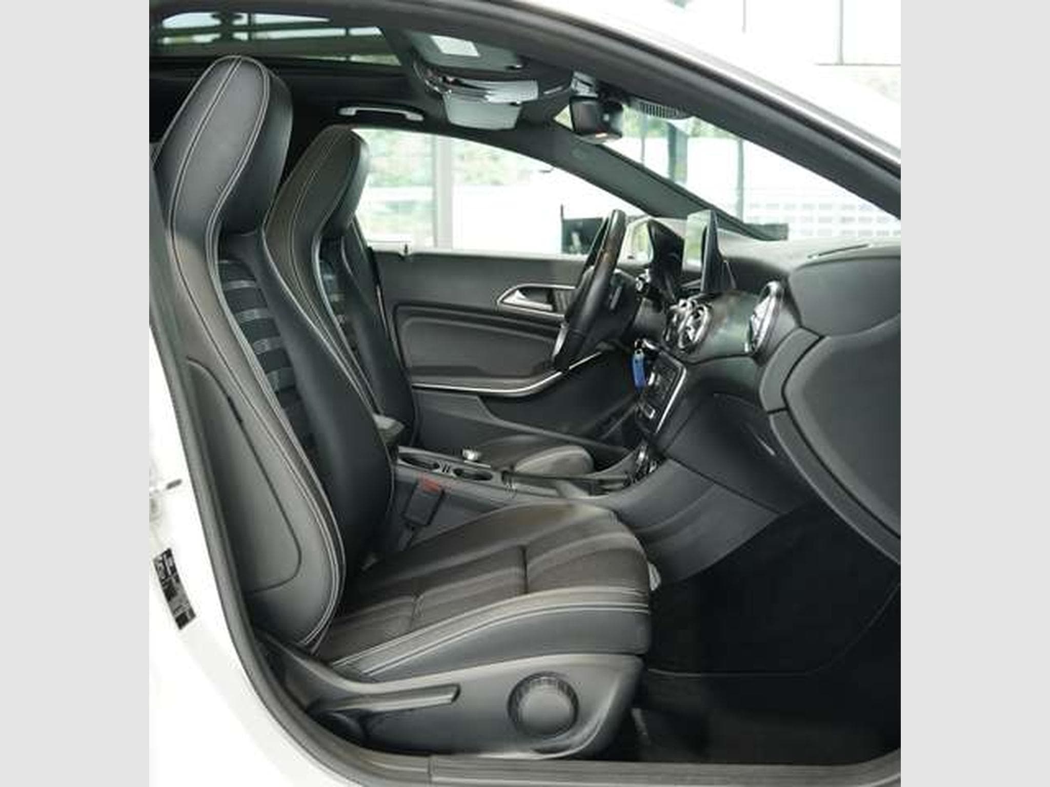 Mercedes CLA 220 4M Urban *18 *Pano*Navi (2016) - Photo 12