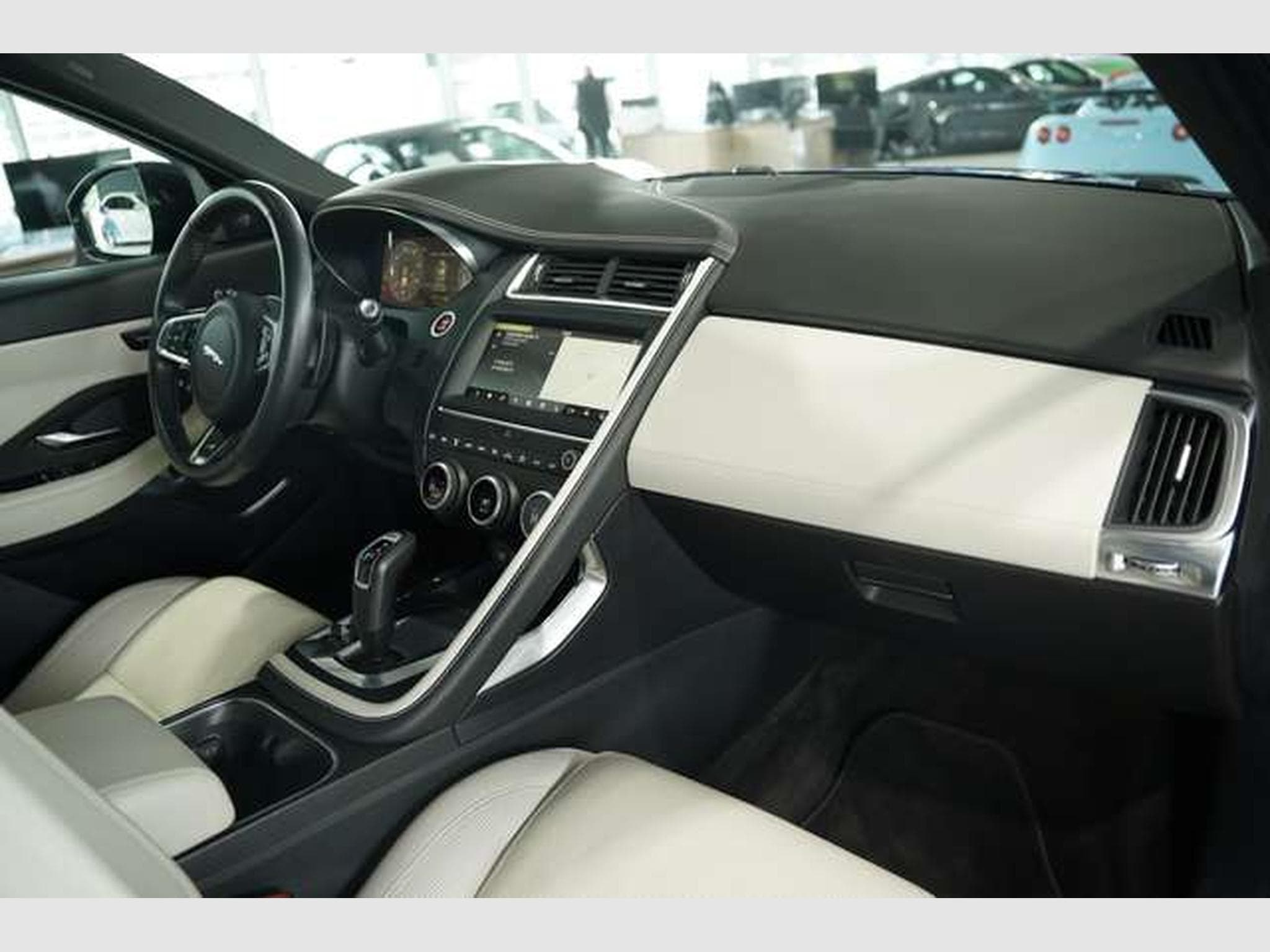 Jaguar E-Pace R-Dynamic HSE AWD *2. HD *Pano *H-UP *Mem (2018) - Photo 22