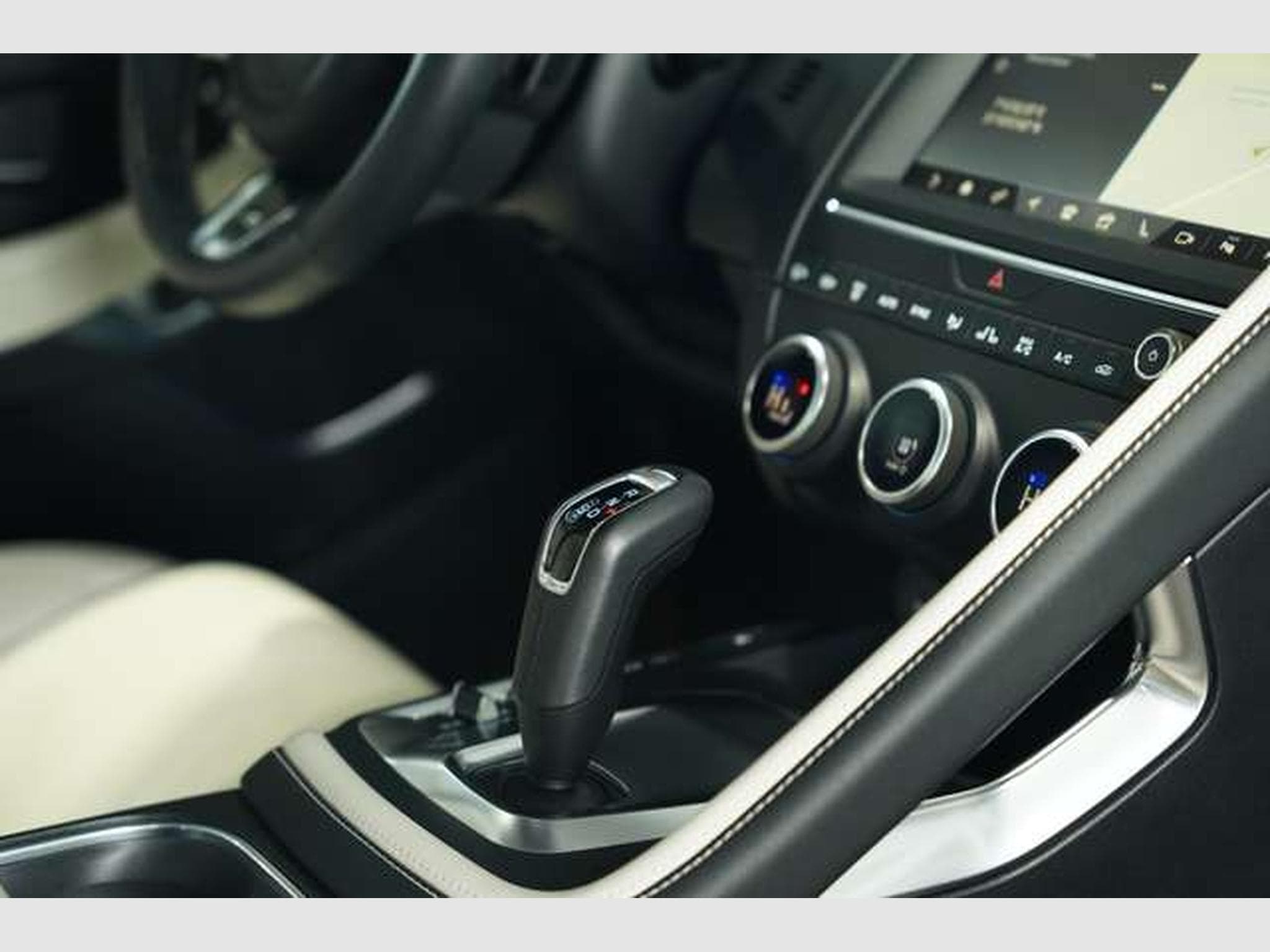 Jaguar E-Pace R-Dynamic HSE AWD *2. HD *Pano *H-UP *Mem (2018) - Photo 23