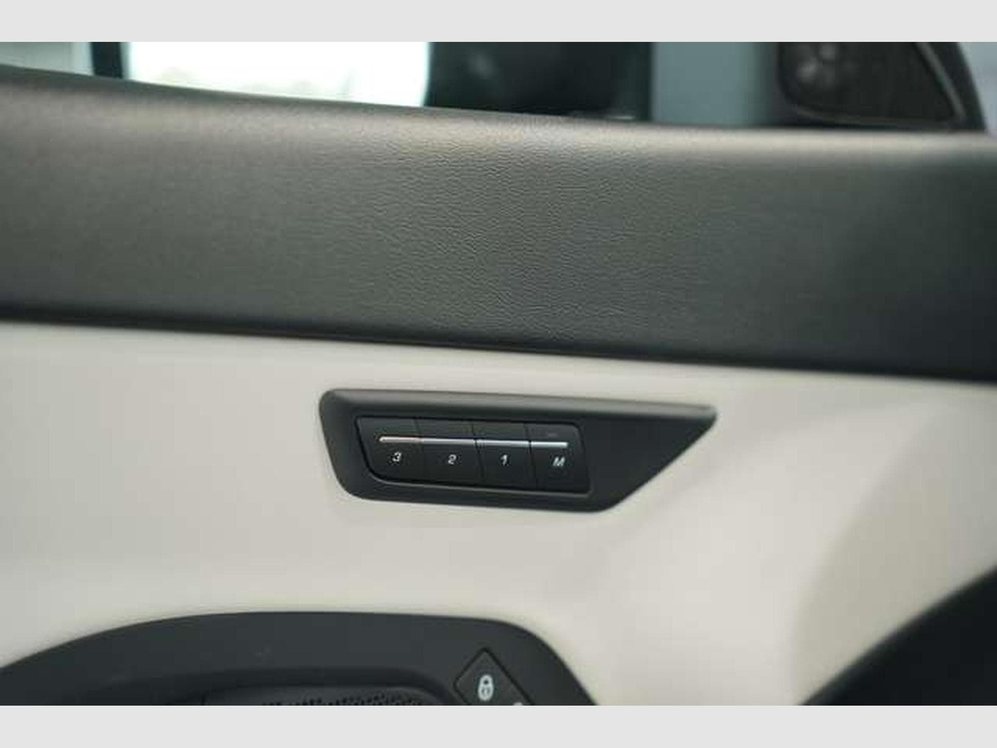 Jaguar E-Pace R-Dynamic HSE AWD *2. HD *Pano *H-UP *Mem (2018) - Photo 30