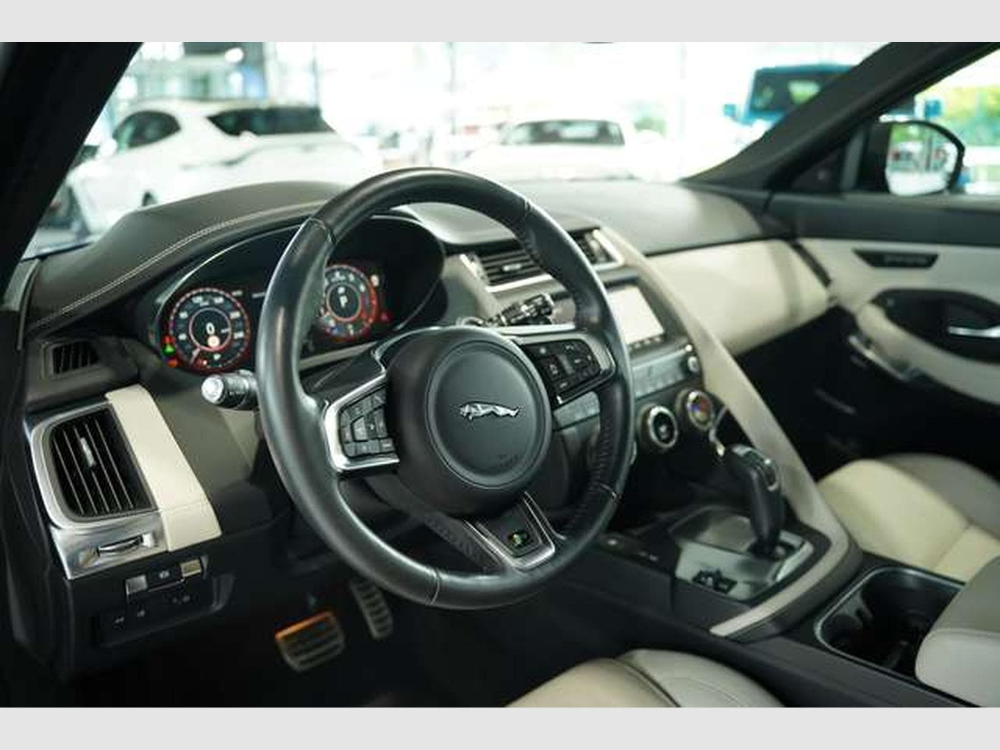 Jaguar E-Pace R-Dynamic HSE AWD *2. HD *Pano *H-UP *Mem (2018) - Photo 32