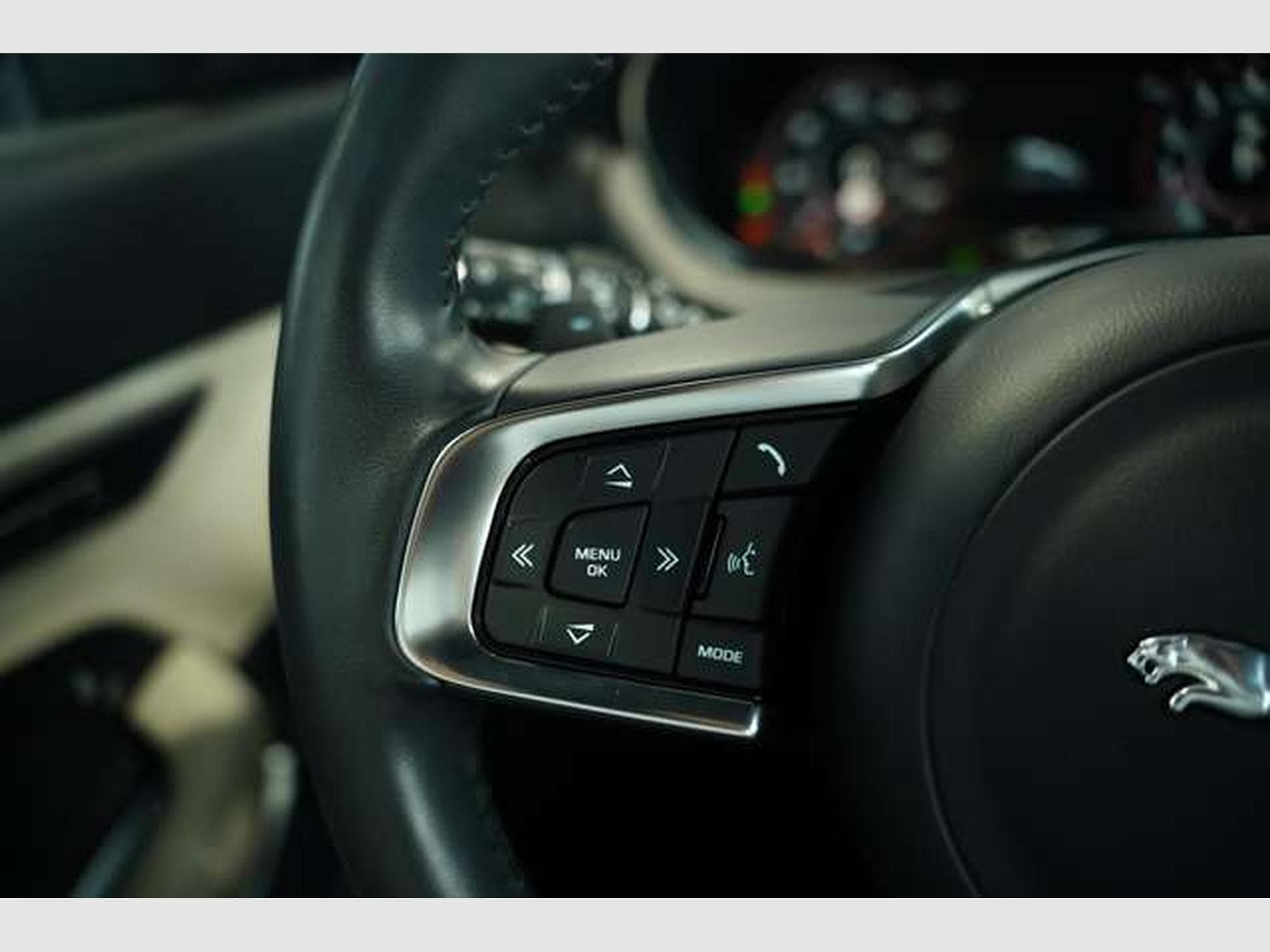 Jaguar E-Pace R-Dynamic HSE AWD *2. HD *Pano *H-UP *Mem (2018) - Photo 42