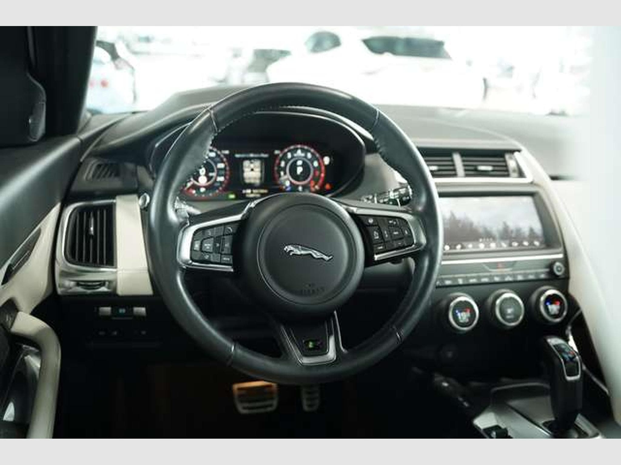 Jaguar E-Pace R-Dynamic HSE AWD *2. HD *Pano *H-UP *Mem (2018) - Photo 46