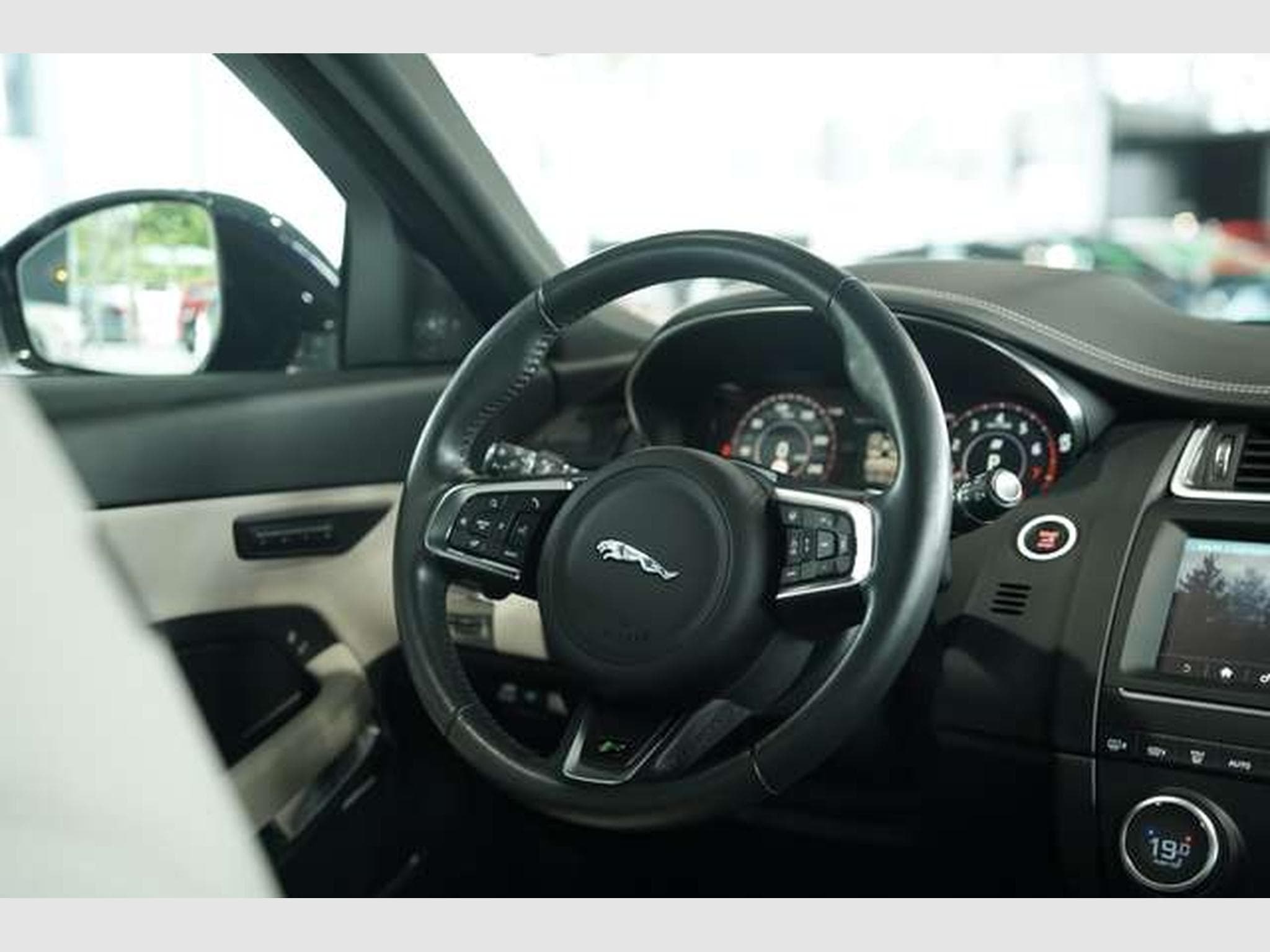 Jaguar E-Pace R-Dynamic HSE AWD *2. HD *Pano *H-UP *Mem (2018) - Photo 47