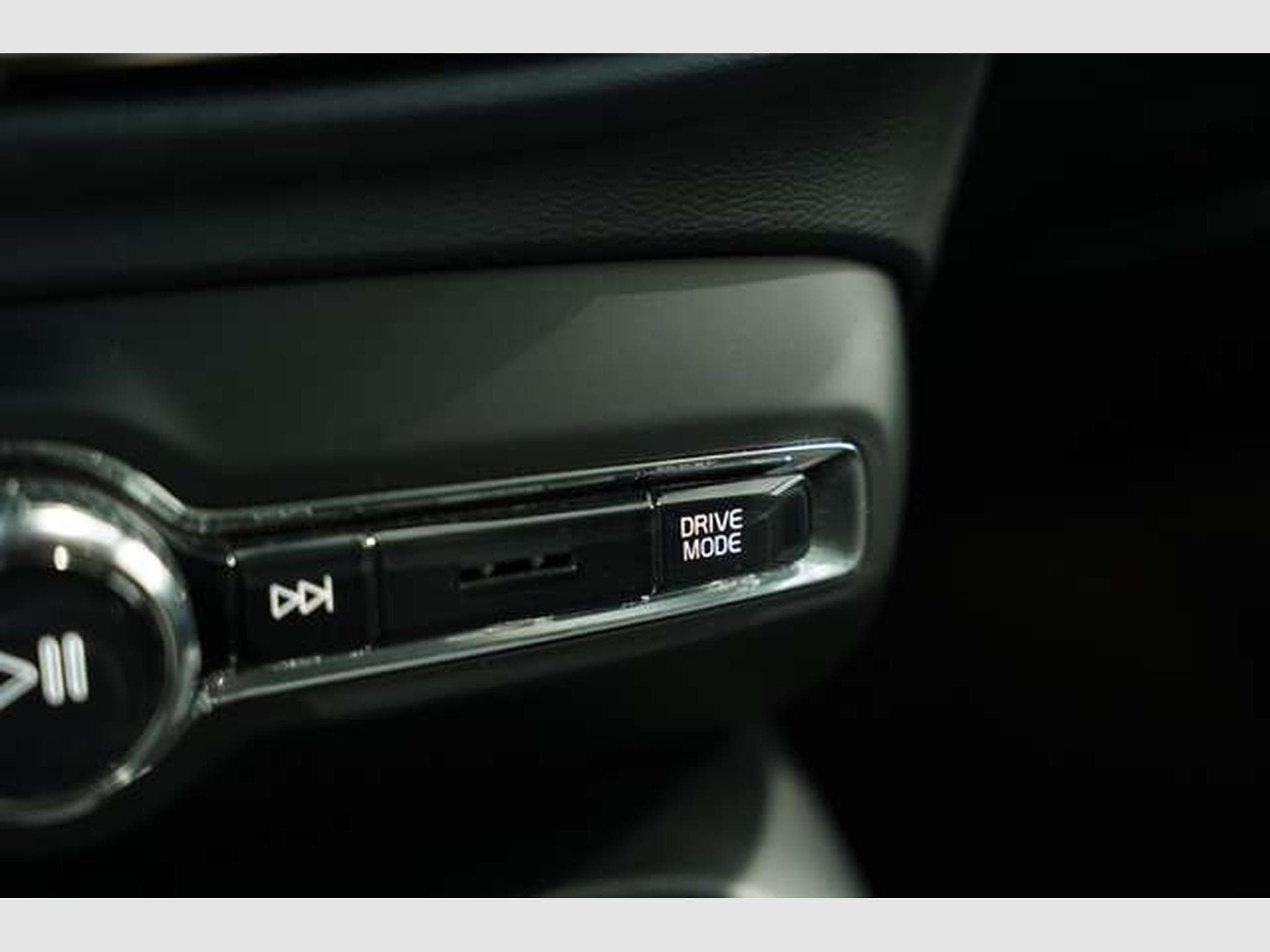 Volvo XC40 R Design 2WD *2.H *Digital *GSD *360° *H&K (2018) - Photo 24