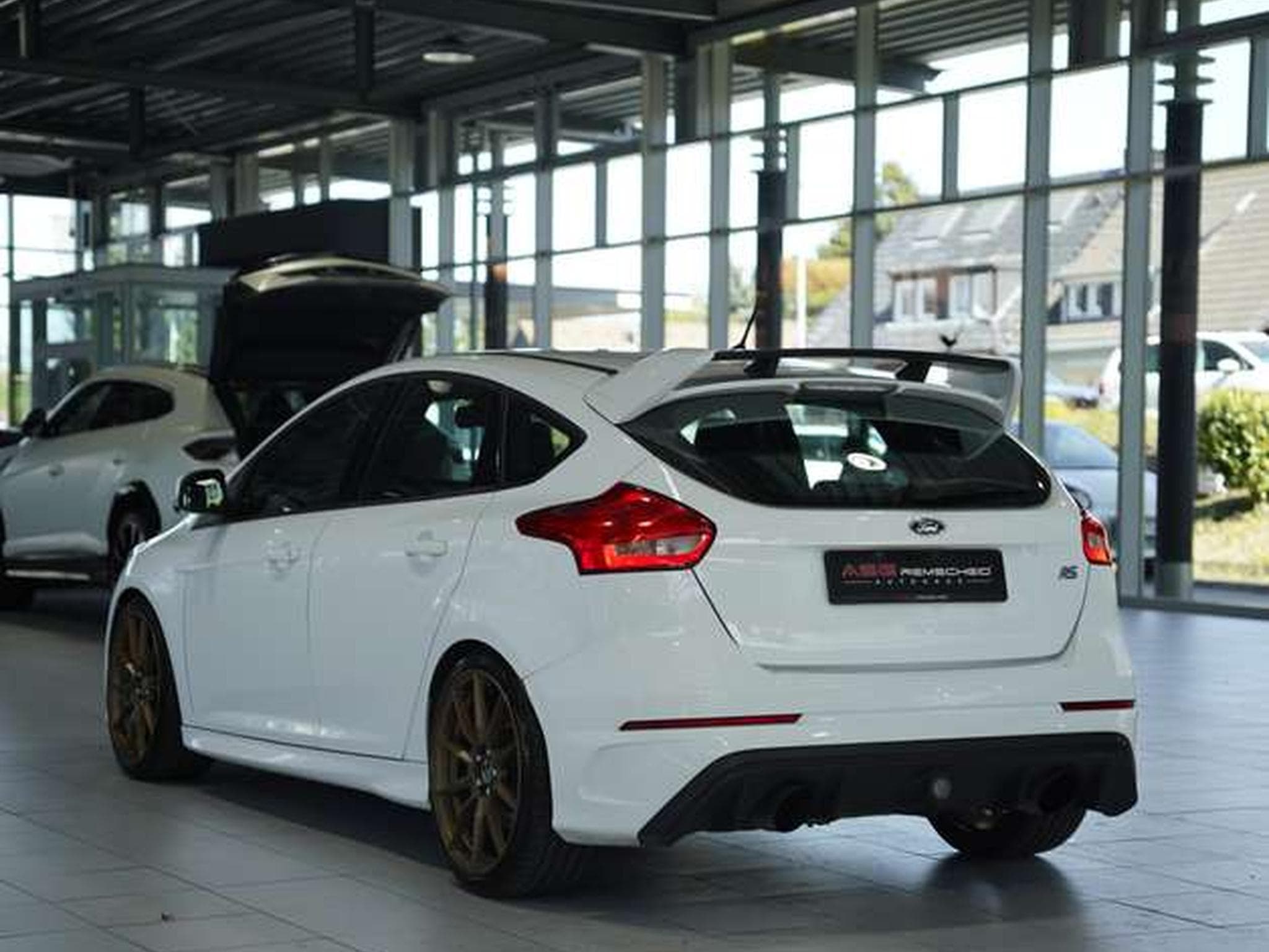 Ford Focus RS *19 Zoll *Recaro*MILLTEK*Navi*Öhlins* (2016) - Photo 10