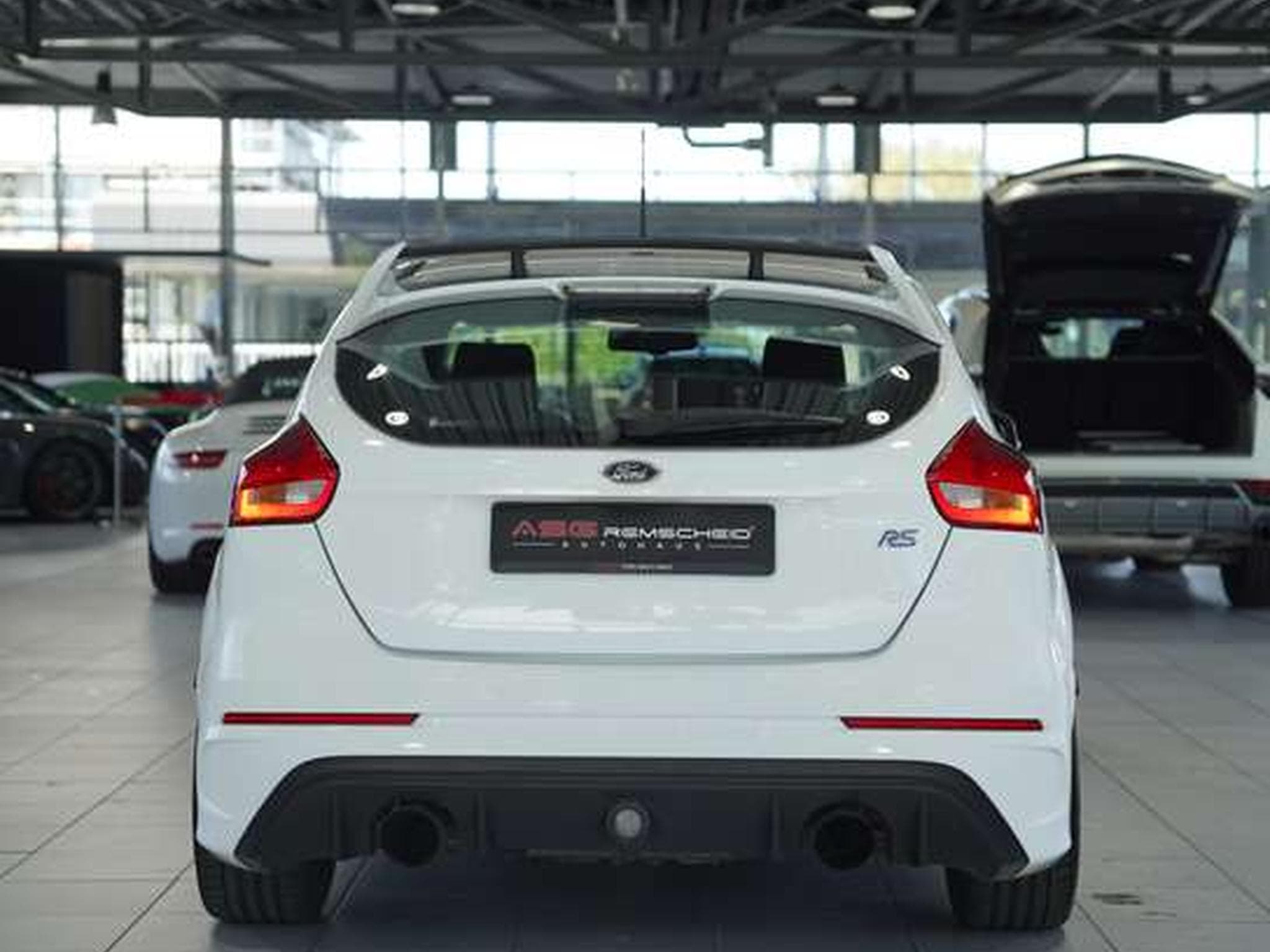 Ford Focus RS *19 Zoll *Recaro*MILLTEK*Navi*Öhlins* (2016) - Photo 9
