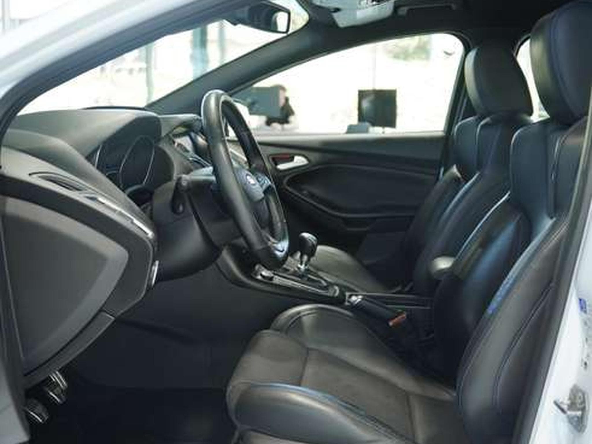Ford Focus RS *19 Zoll *Recaro*MILLTEK*Navi*Öhlins* (2016) - Photo 24